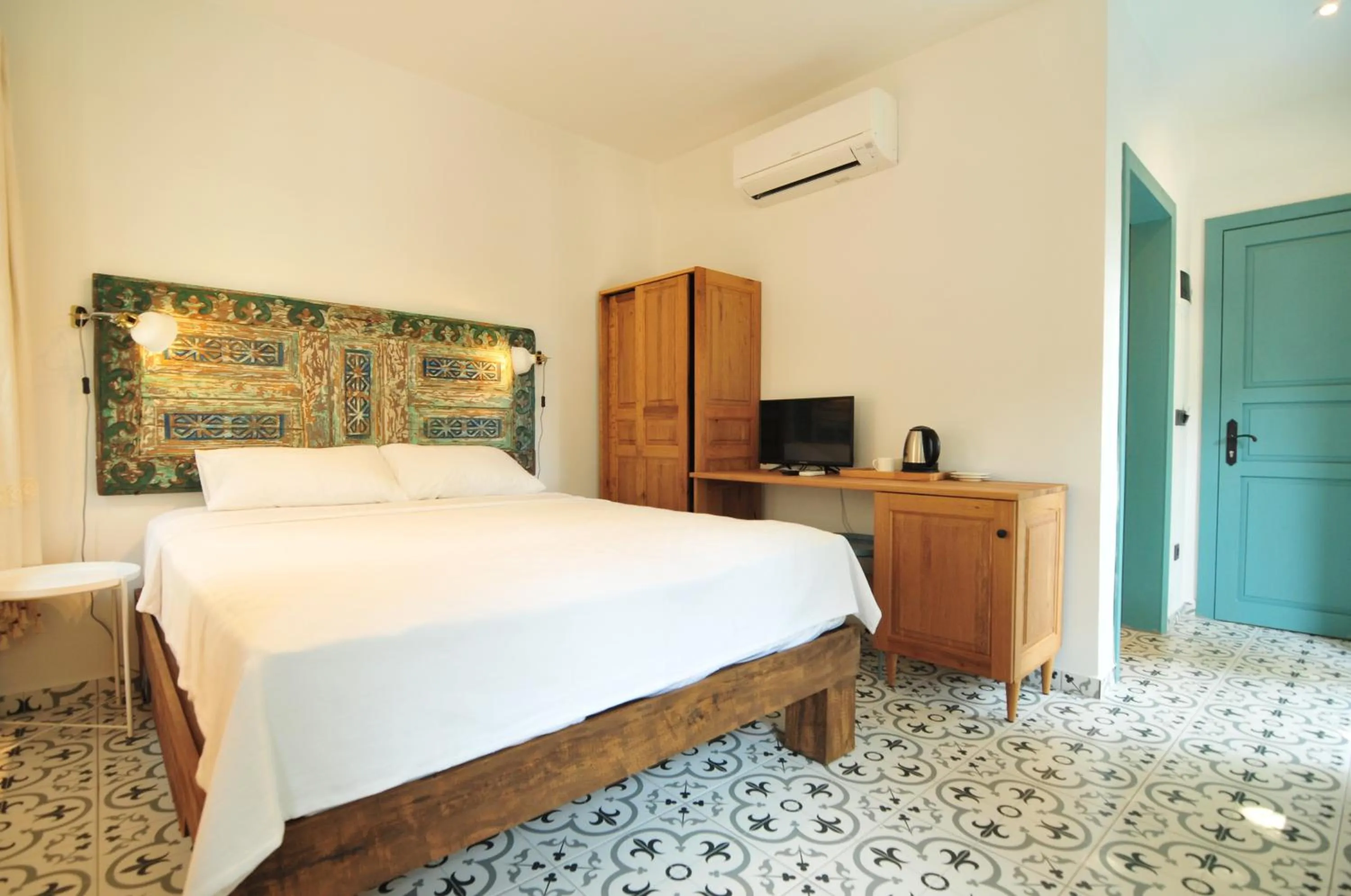 Bed in Oalis Boutique Hotel