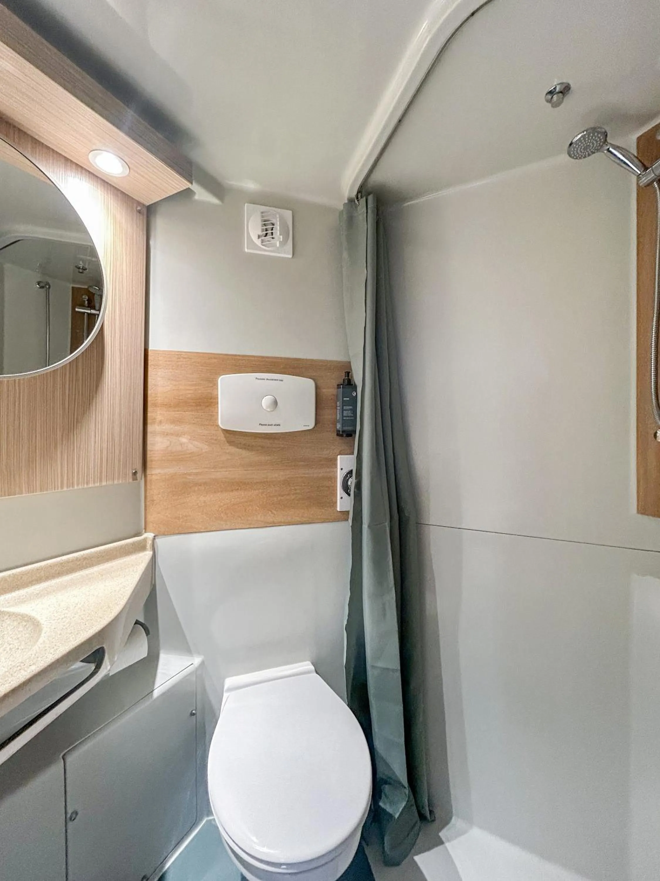 Shower in Hôtel Olivet, Orléans Sud - Nouvelle Ouverture