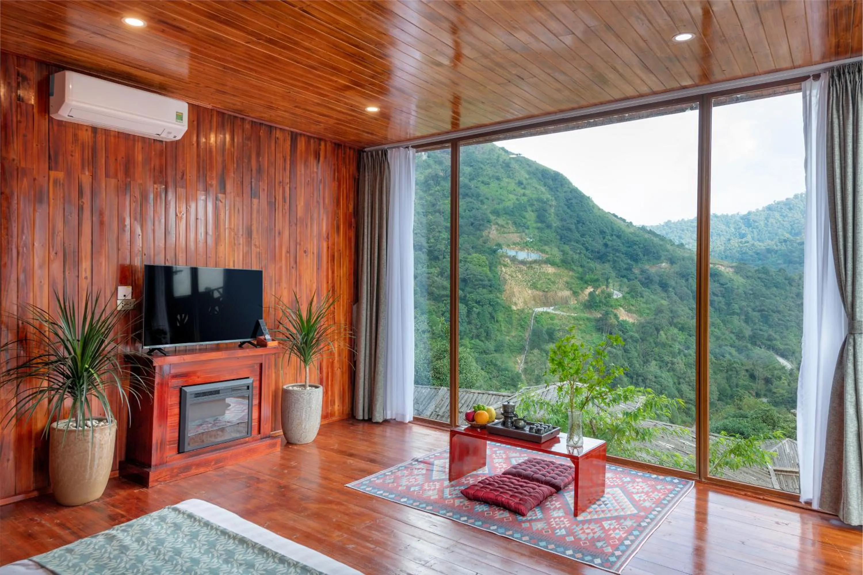 TV and multimedia in Heaven Gate O Quy Ho Hotel Sapa