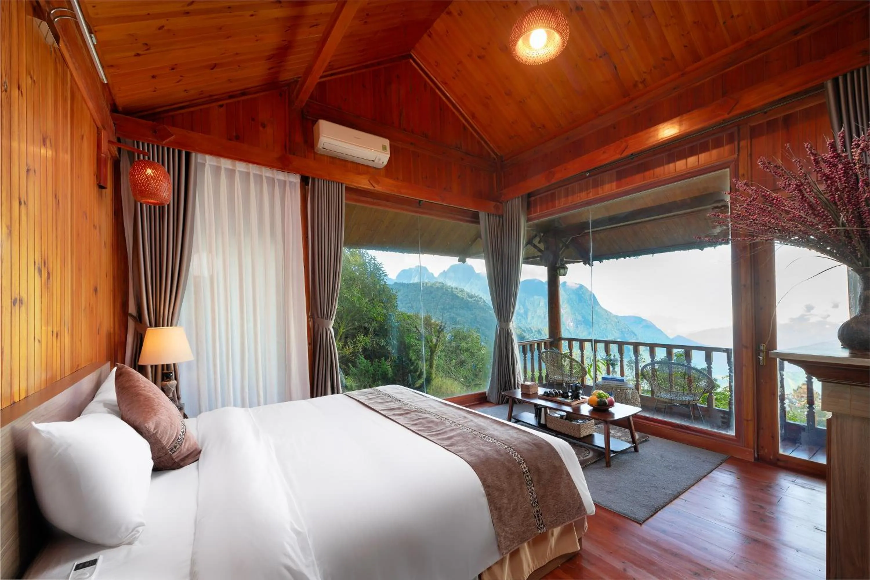 Natural landscape, Bed in Heaven Gate O Quy Ho Hotel Sapa