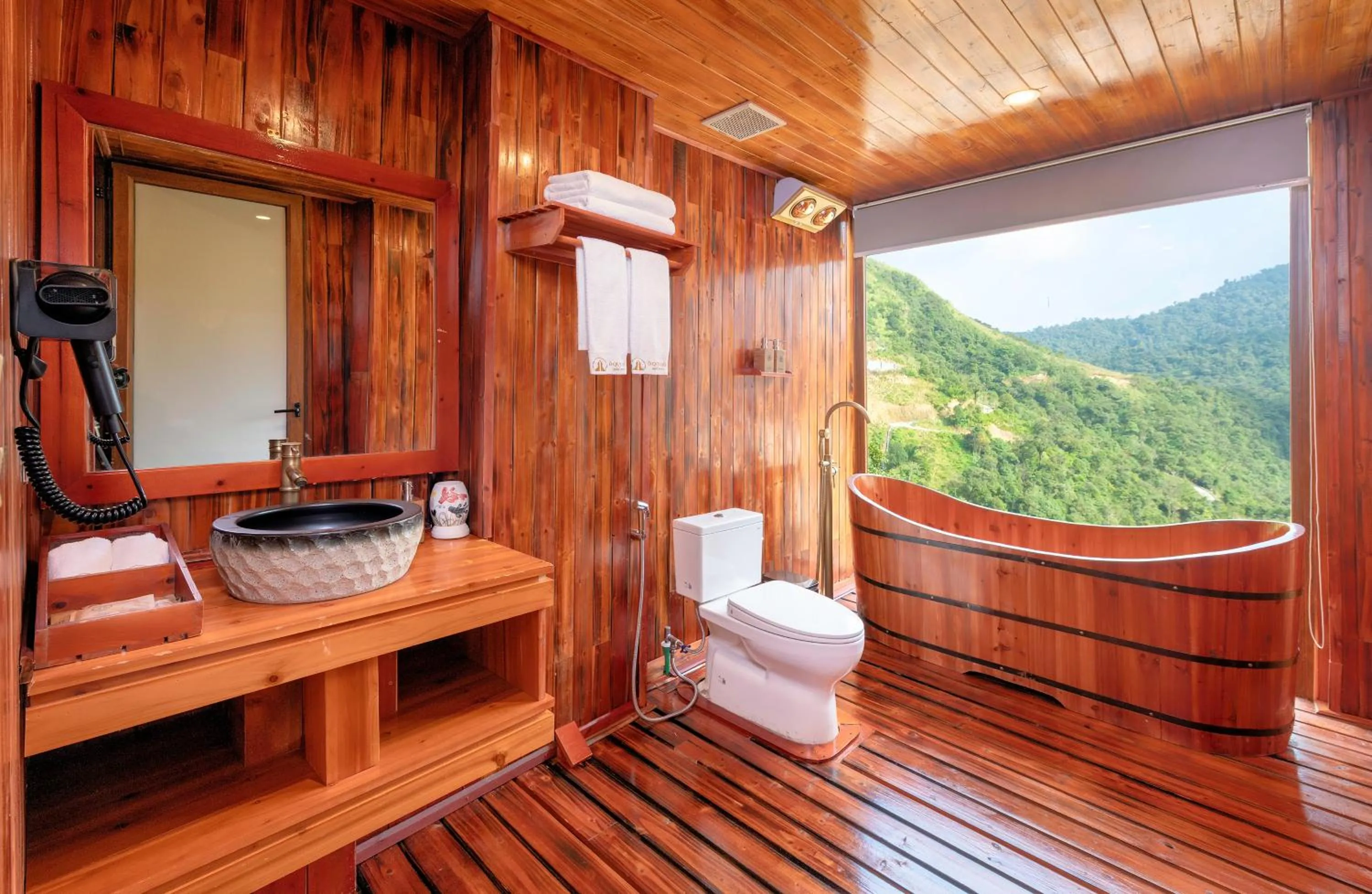 Bath in Heaven Gate O Quy Ho Hotel Sapa