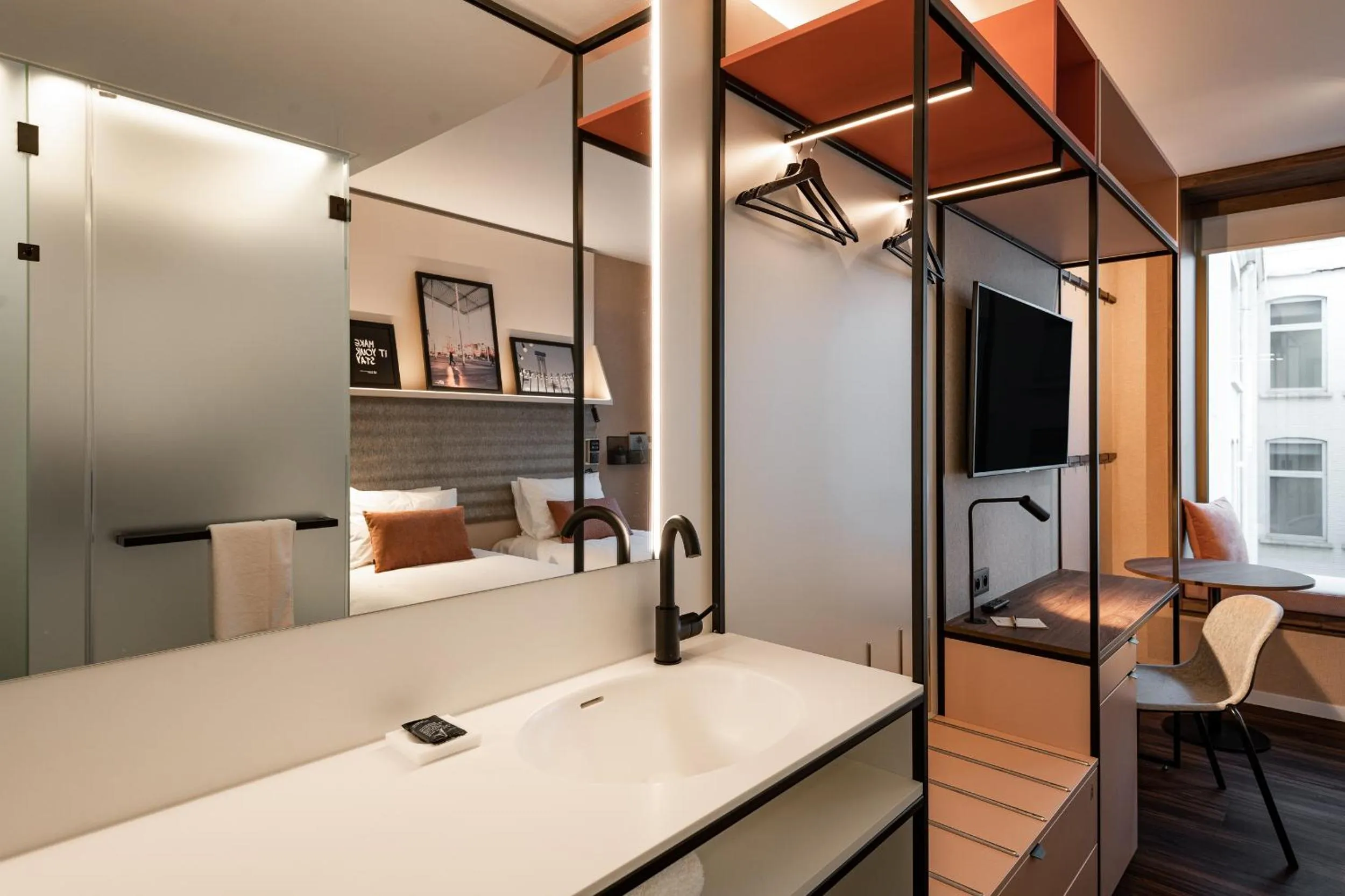 Shower, Bed in A-STAY Antwerp