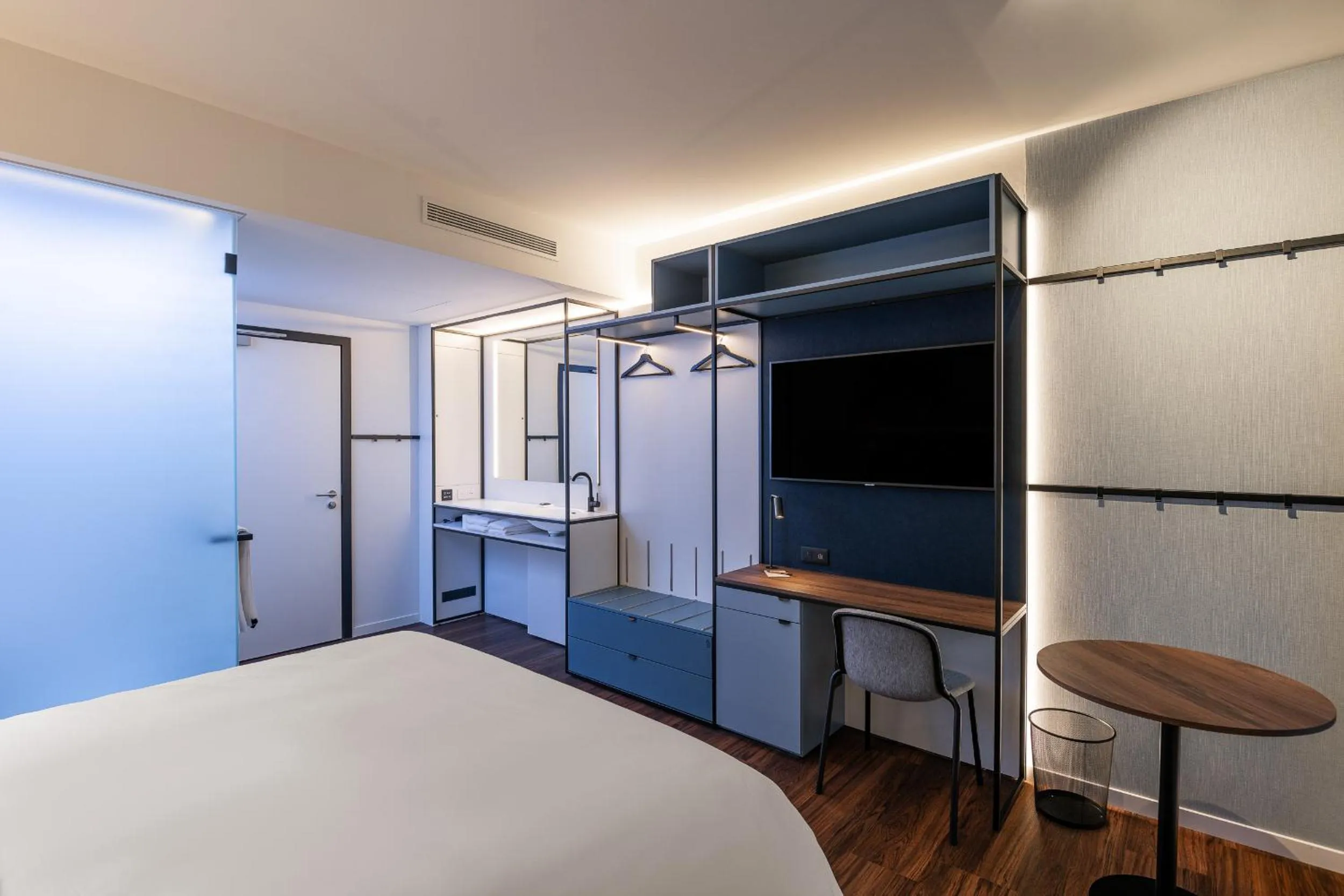 Shower, Bed in A-STAY Antwerp