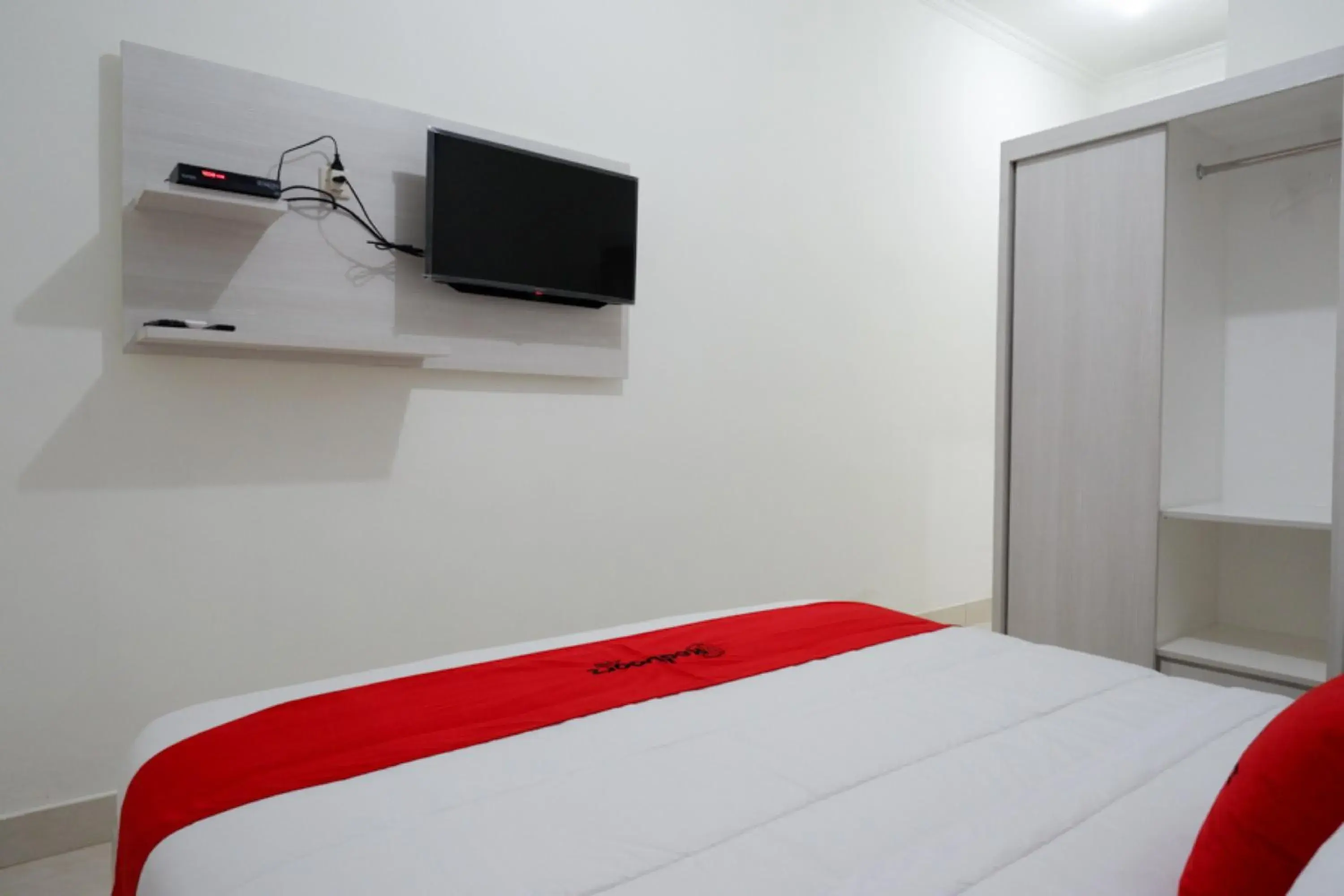 Bedroom, Bed in RedDoorz near Mataram University Bedroom, Bed in RedDoorz near Mataram University