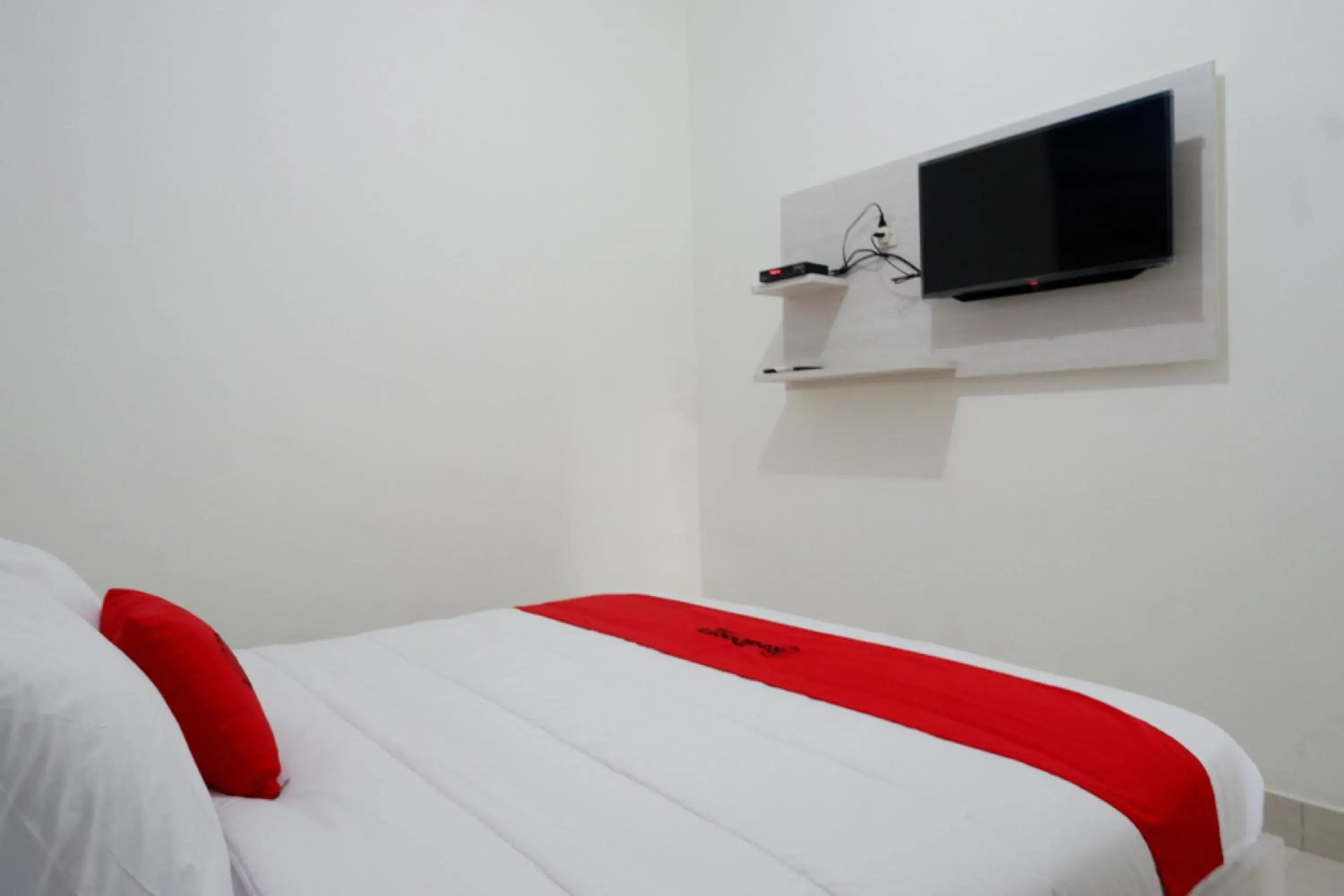 Bedroom, Bed in RedDoorz near Mataram University Bedroom, Bed in RedDoorz near Mataram University