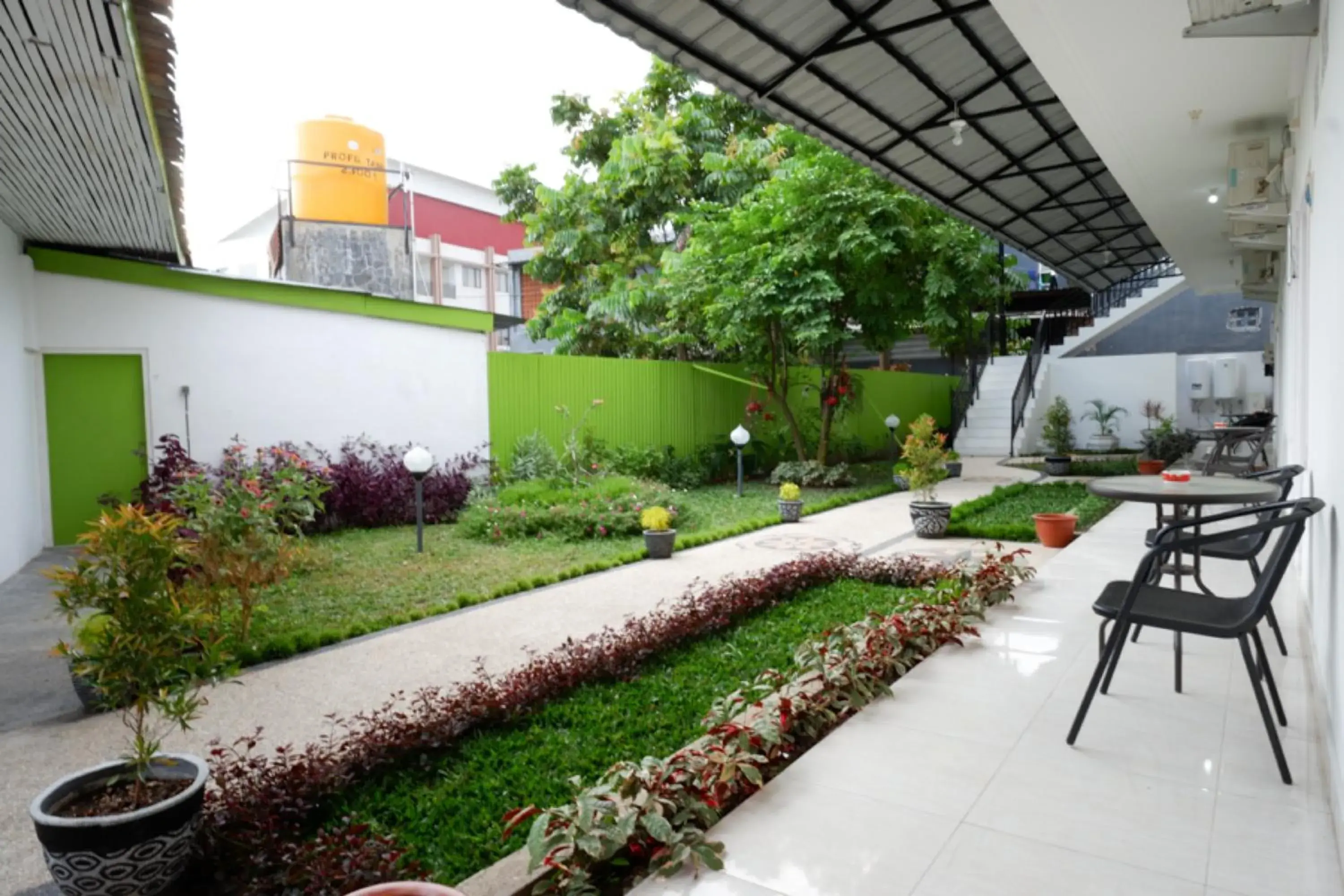 Property building in RedDoorz near Mataram University Property building in RedDoorz near Mataram University