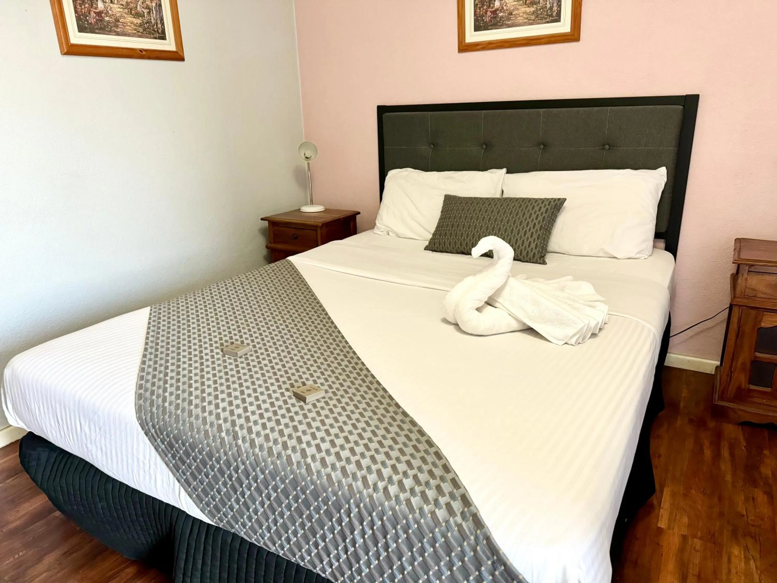 Bed in Merredin Olympic Motel