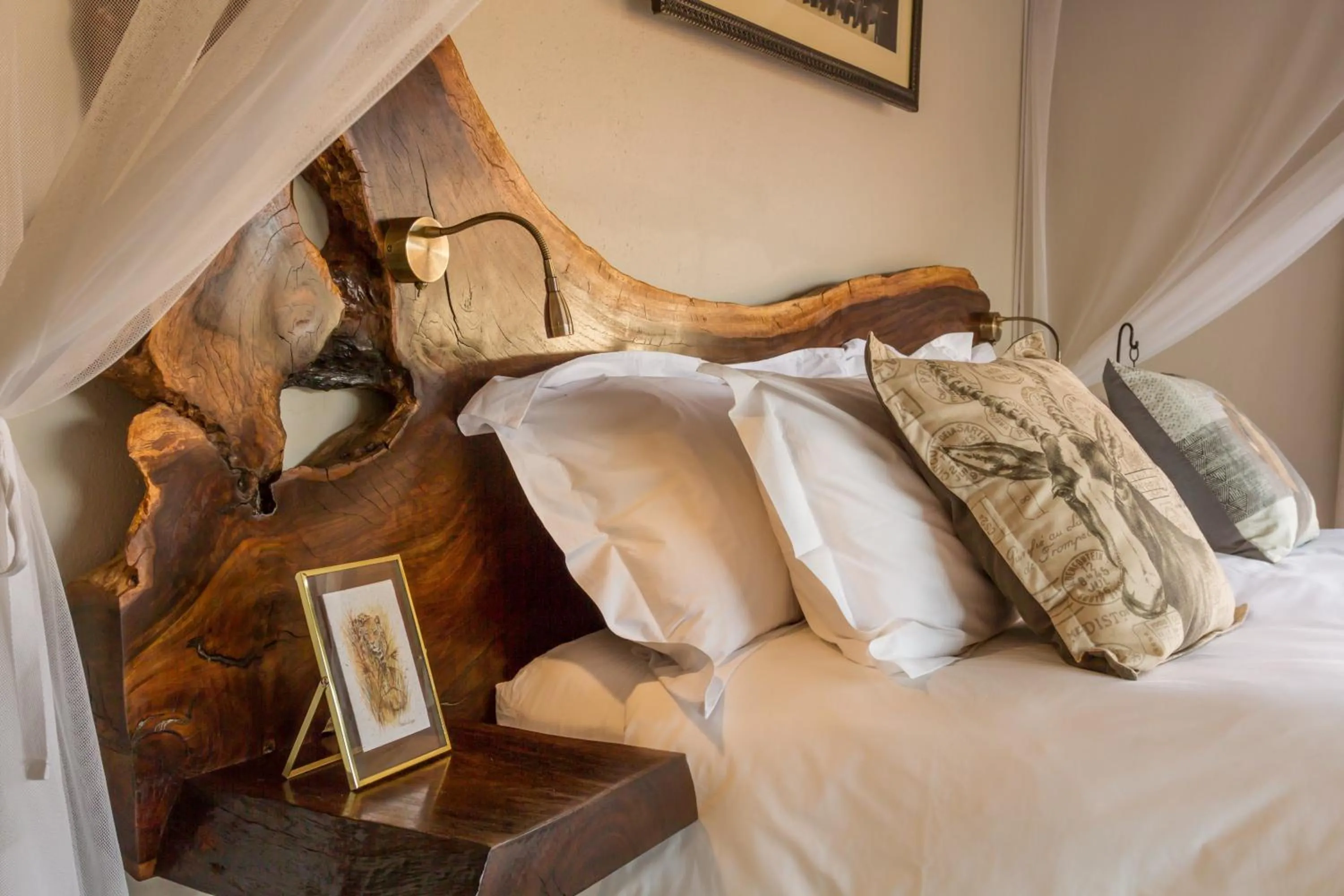 Decorative detail, Bed in Ukuthula Bush Lodge
