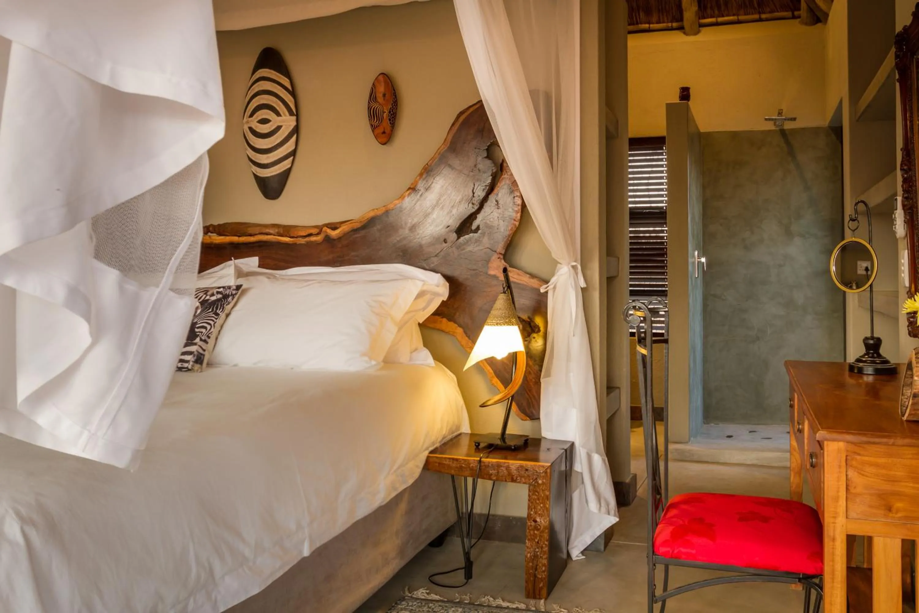 Photo of the whole room, Bed in Ukuthula Bush Lodge