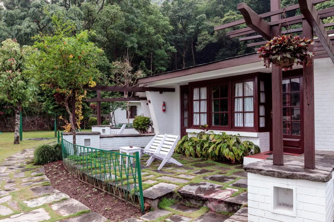 Facade/entrance in Fish Tail Lodge