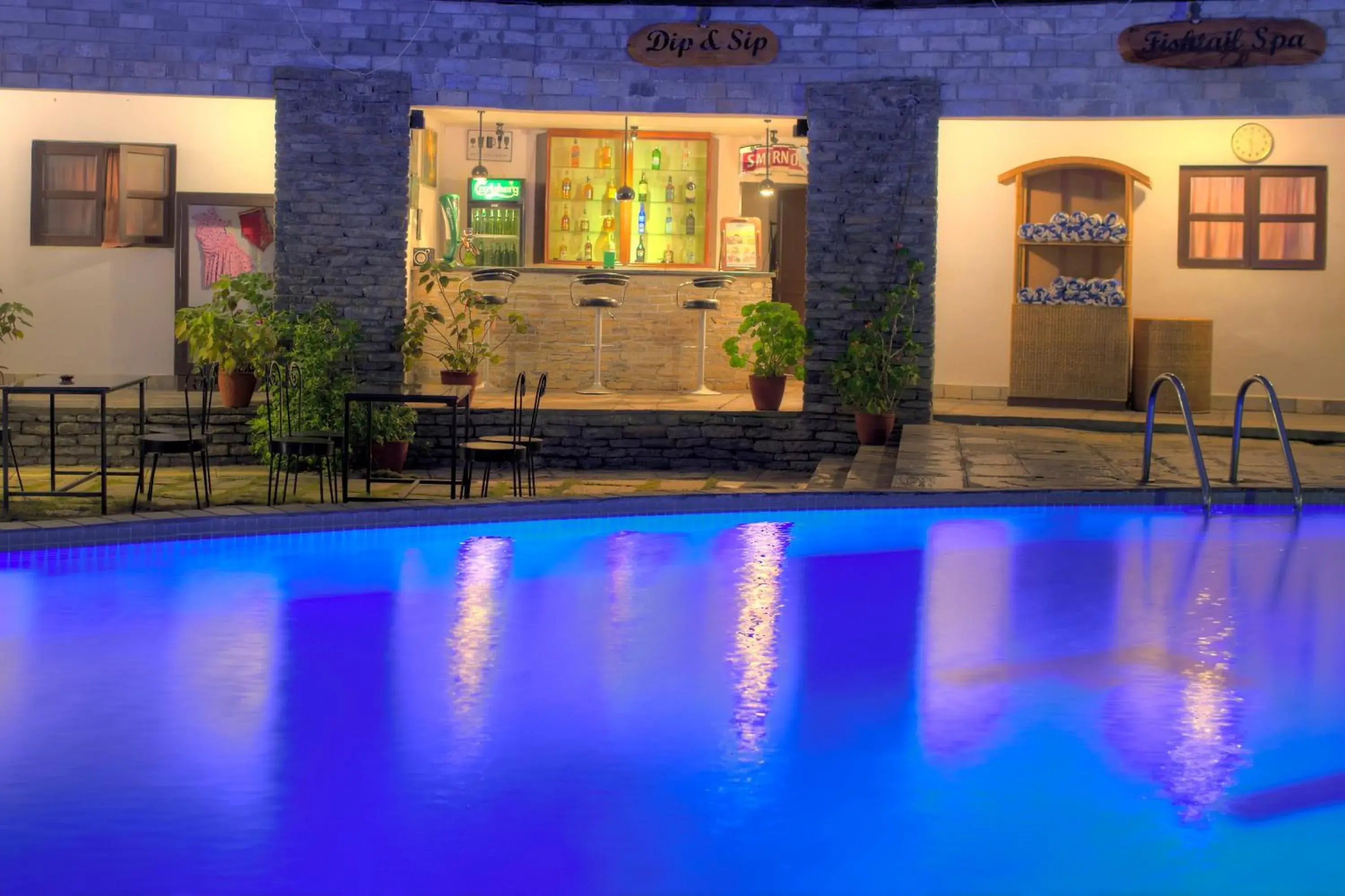 Swimming pool in Fish Tail Lodge Swimming pool in Fish Tail Lodge