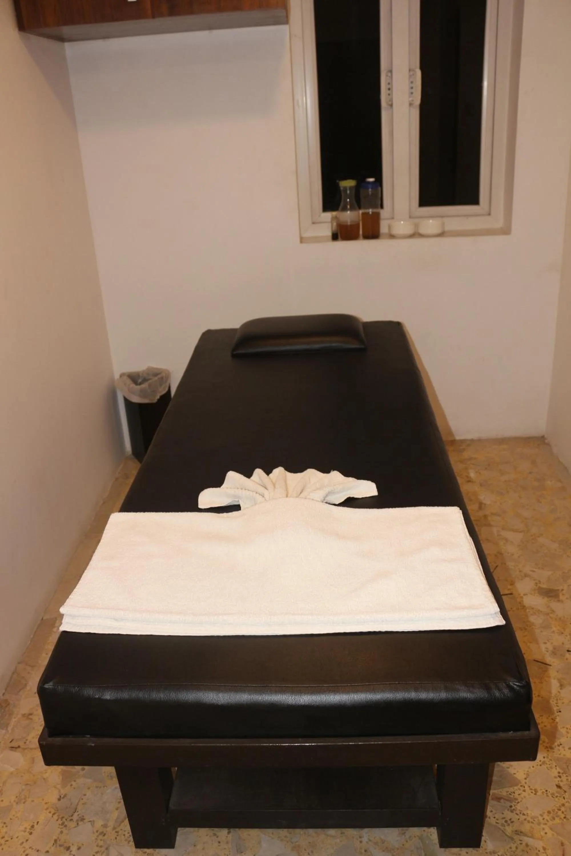 Massage, Bed in La Woods Hotel