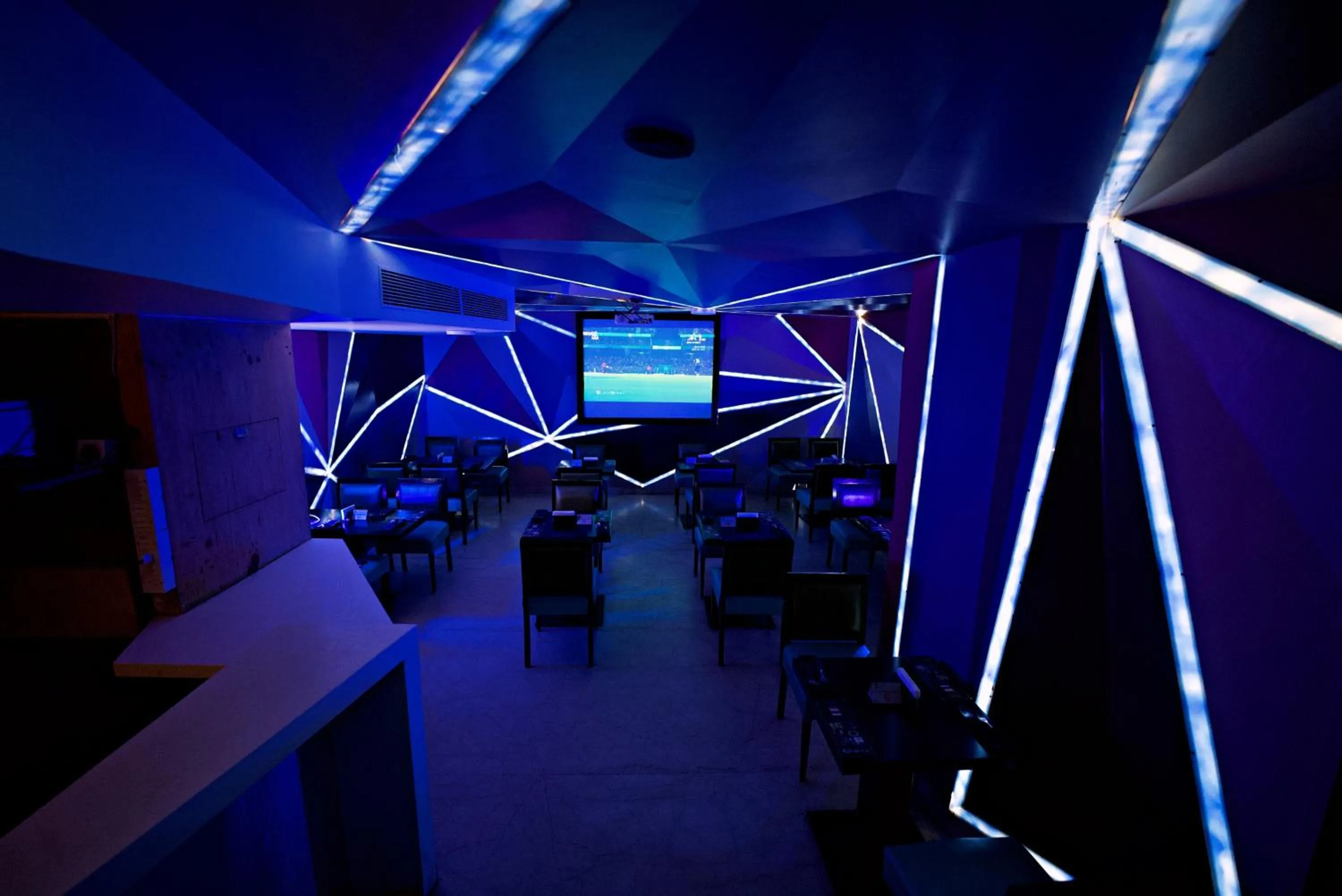 Lounge or bar in La Woods Hotel