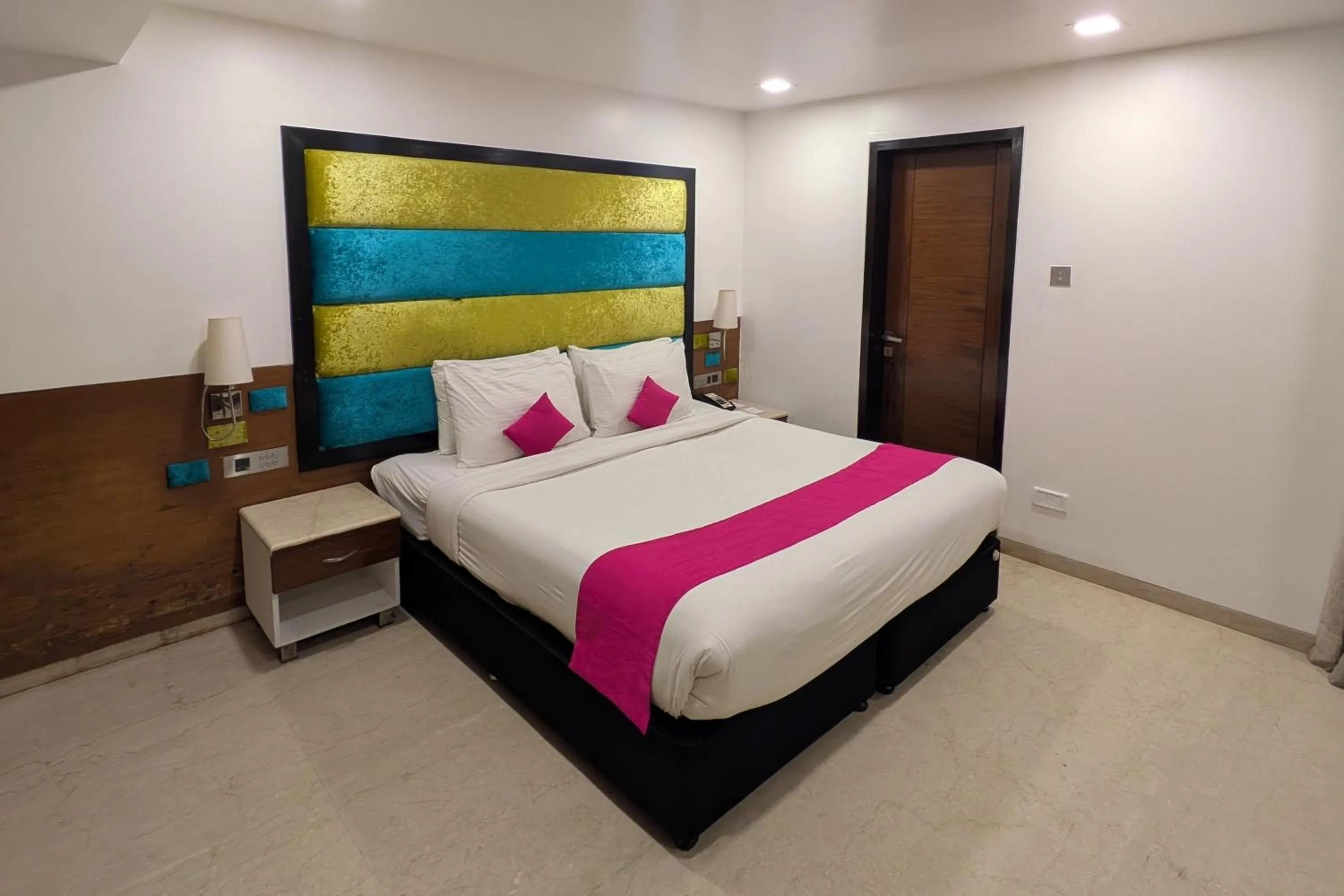 Bedroom, Bed in La Woods Hotel