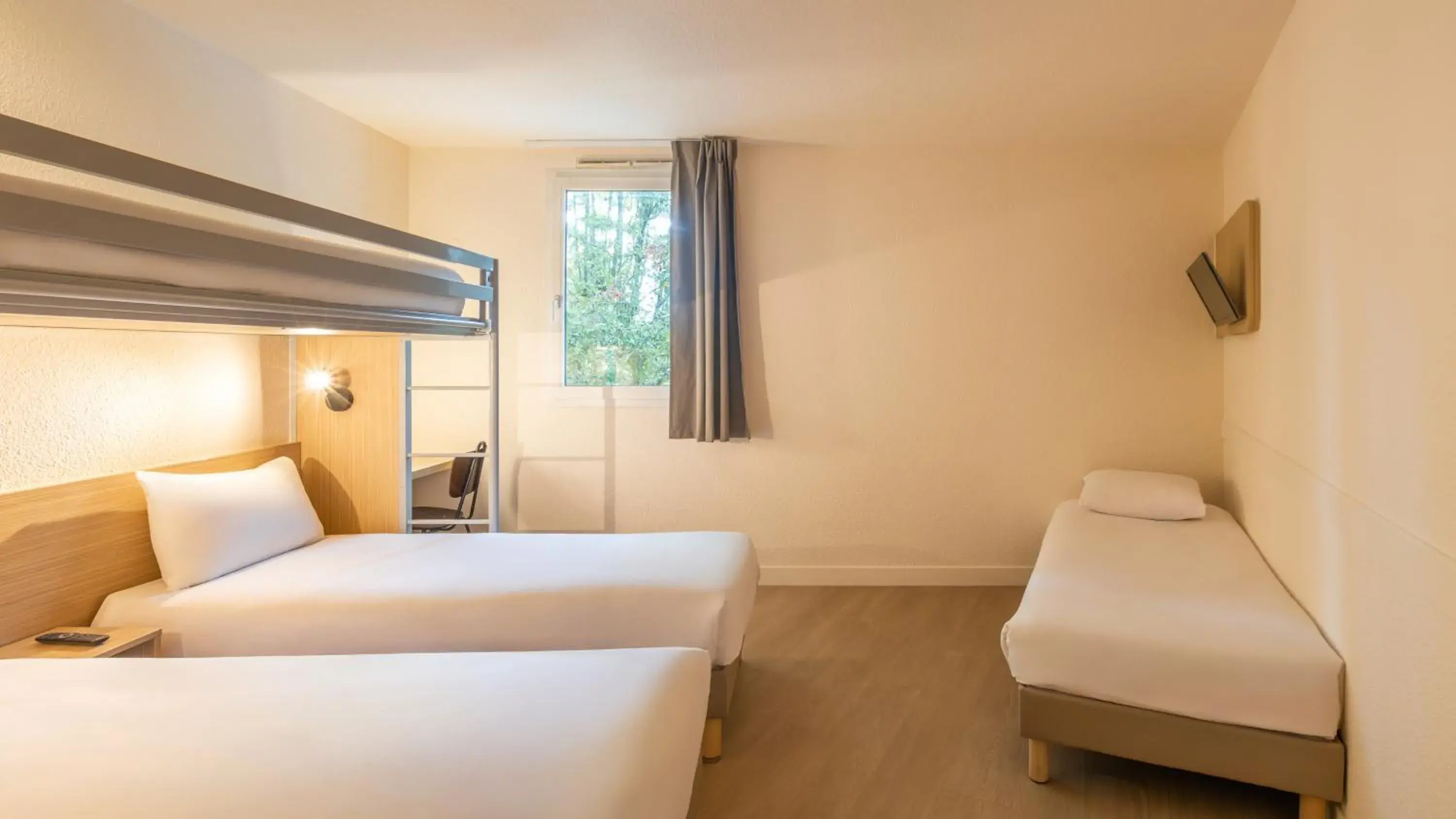 Bed in Premiere Classe Roissy CDG - Paris Nord 2 - Parc des Expositions Bed in Premiere Classe Roissy CDG - Paris Nord 2 - Parc des Expositions