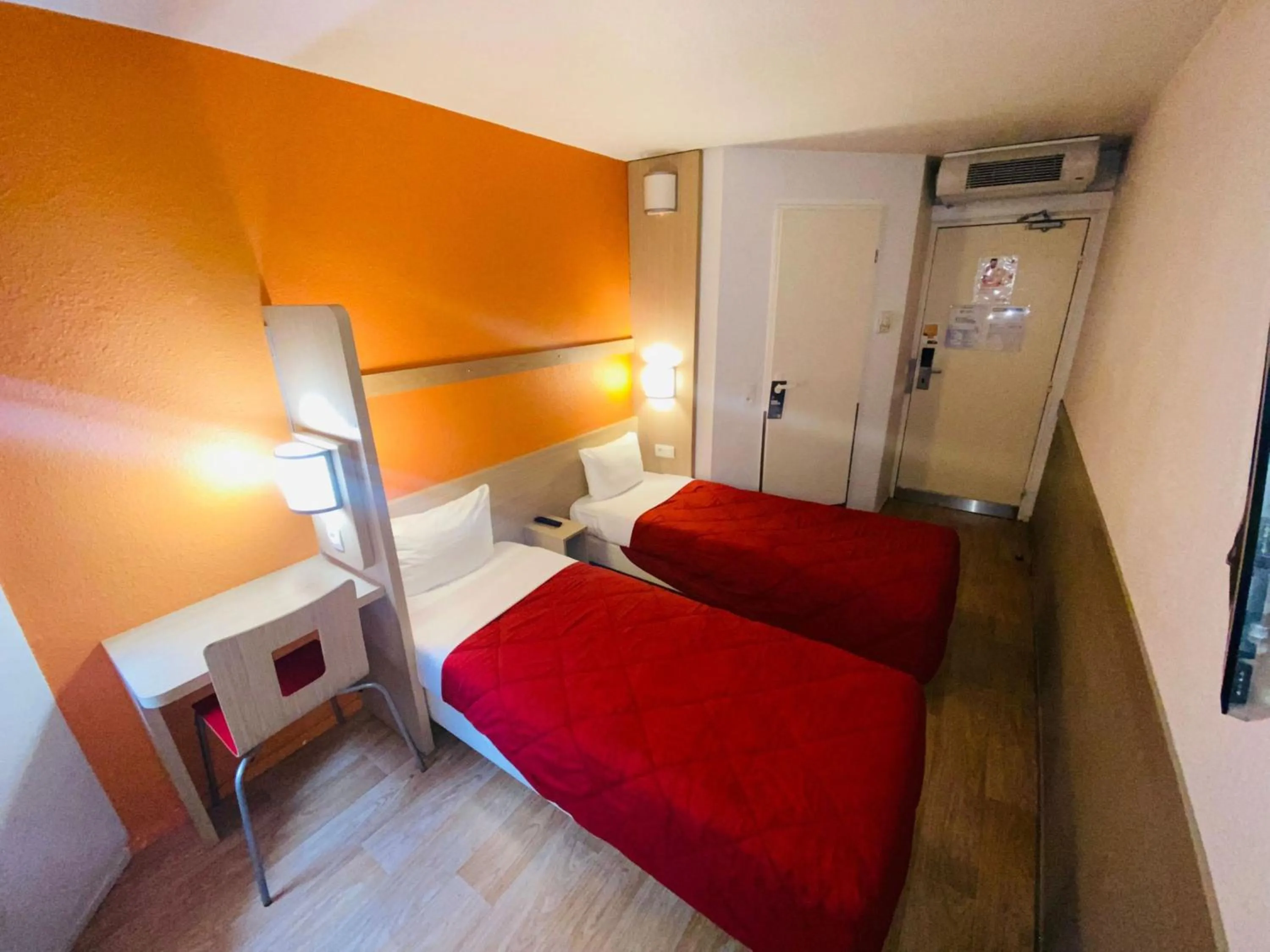 Bedroom, Bed in Premiere Classe Roissy CDG - Paris Nord 2 - Parc des Expositions