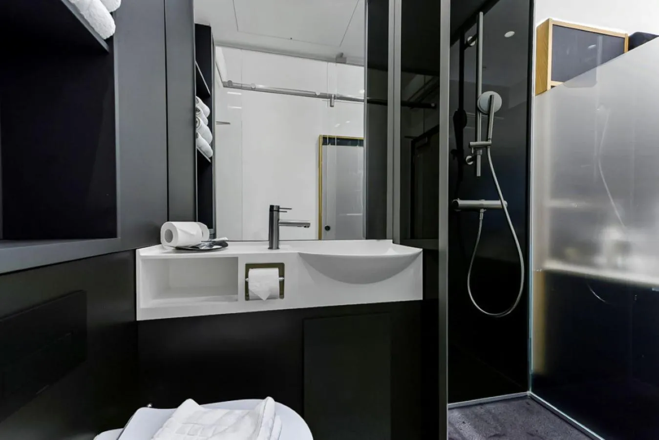 Shower in The Z Hotel Holborn