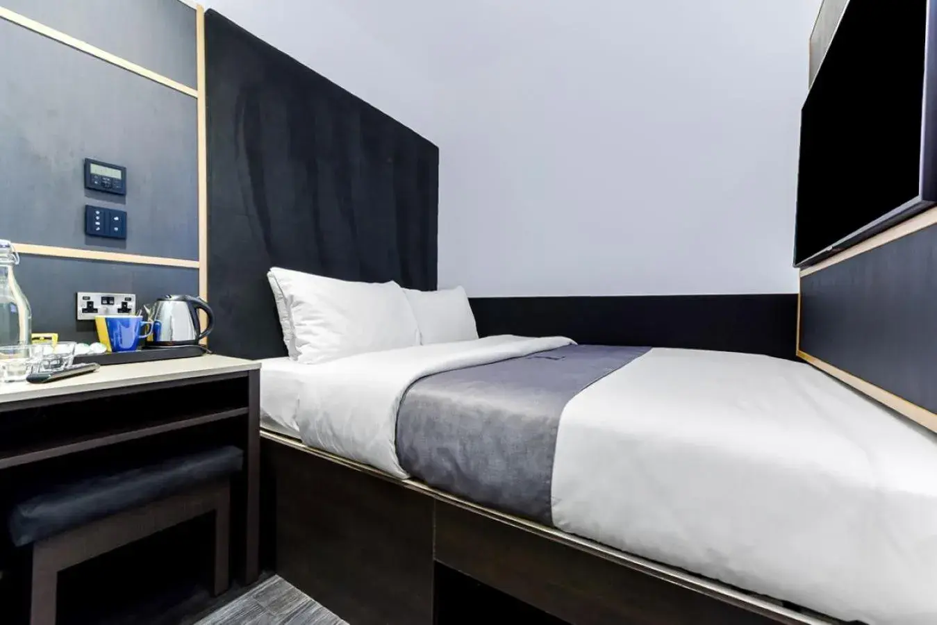 Bedroom, Bed in The Z Hotel Holborn Bedroom, Bed in The Z Hotel Holborn