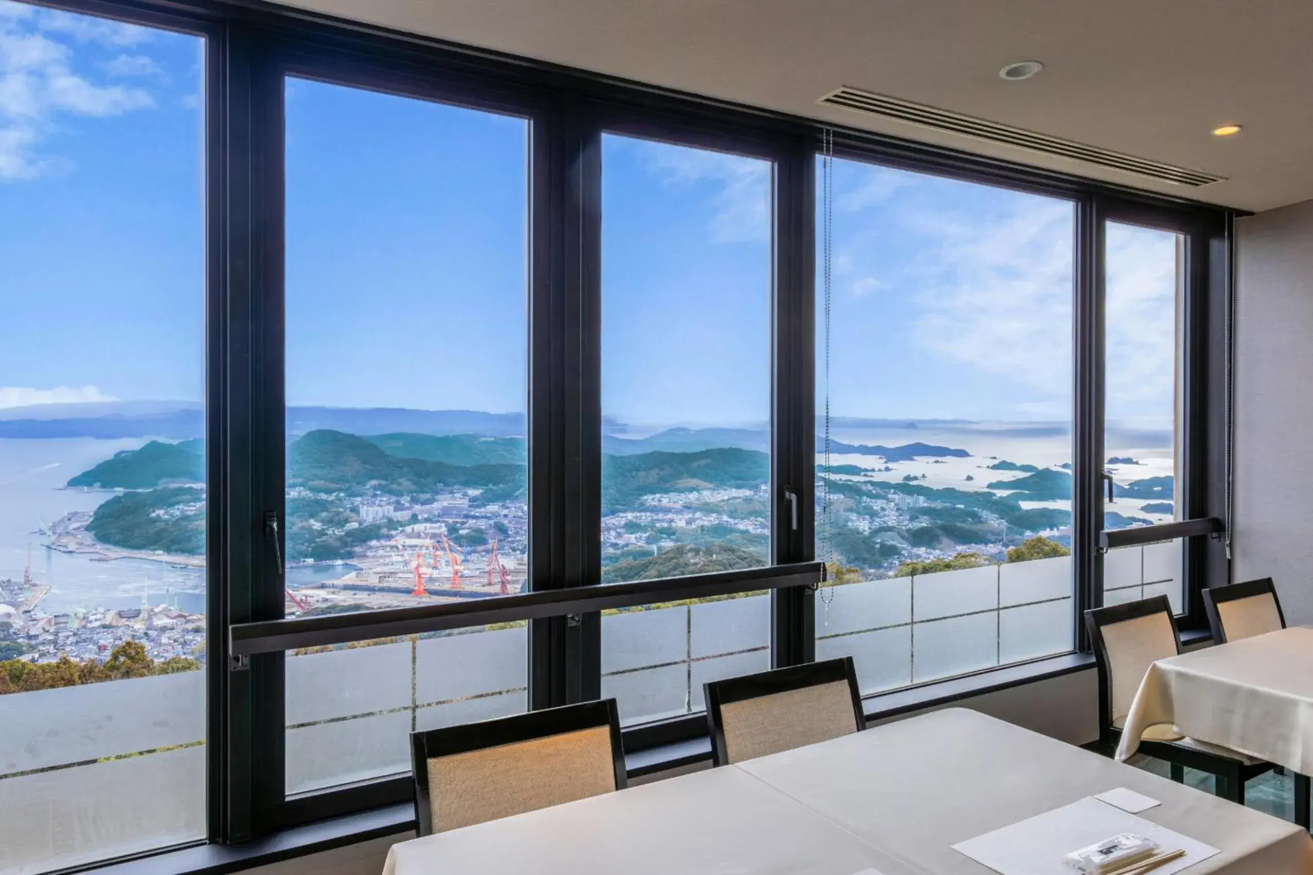 Restaurant/places to eat in Yumihari-no-Oka Hotel Restaurant/places to eat in Yumihari-no-Oka Hotel