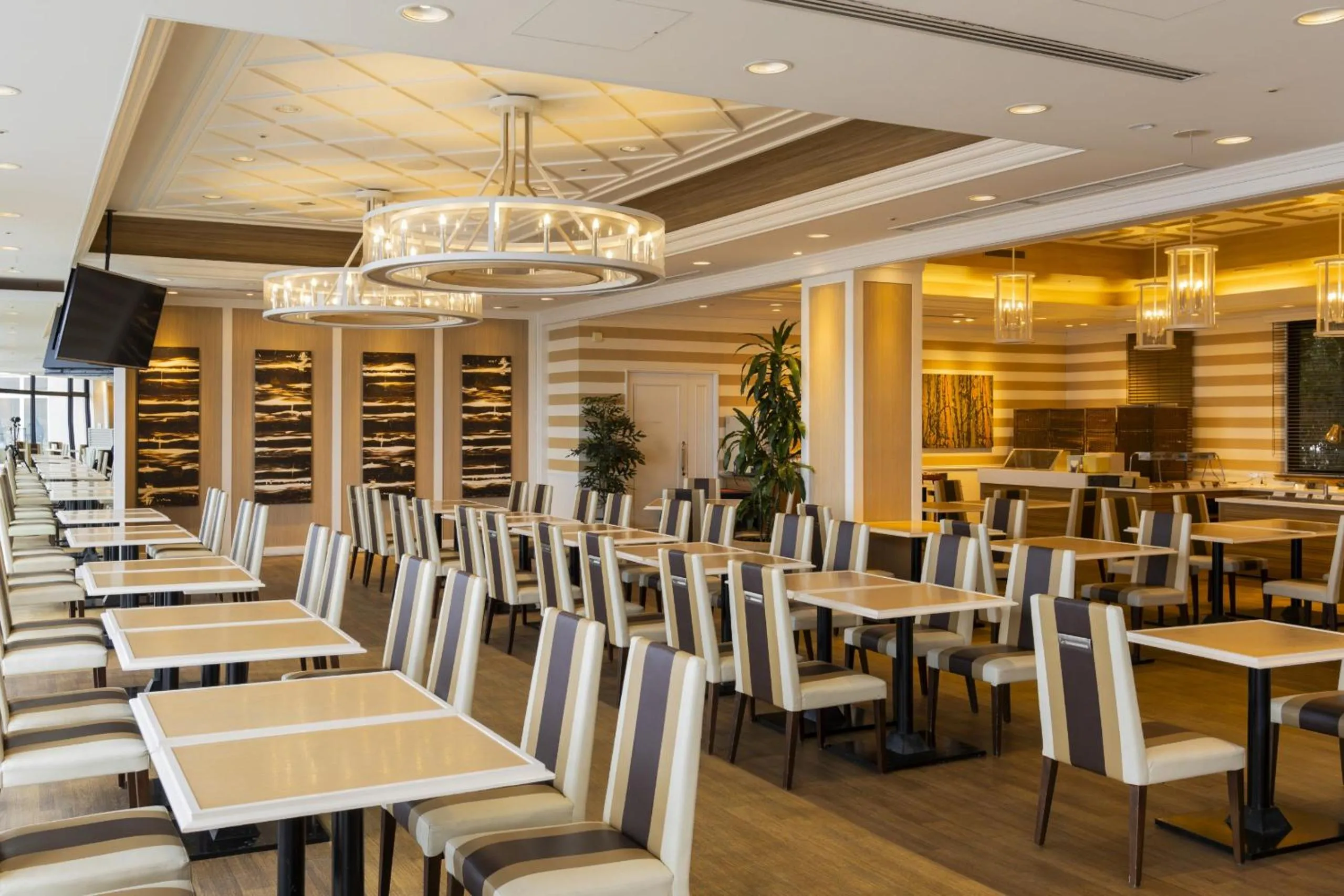 Restaurant/places to eat in Yumihari-no-Oka Hotel