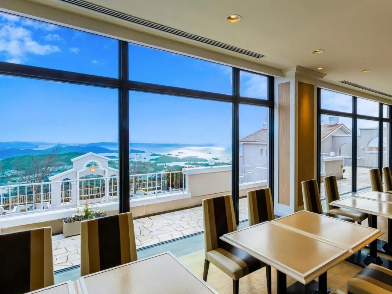 Restaurant/places to eat in Yumihari-no-Oka Hotel Restaurant/places to eat in Yumihari-no-Oka Hotel