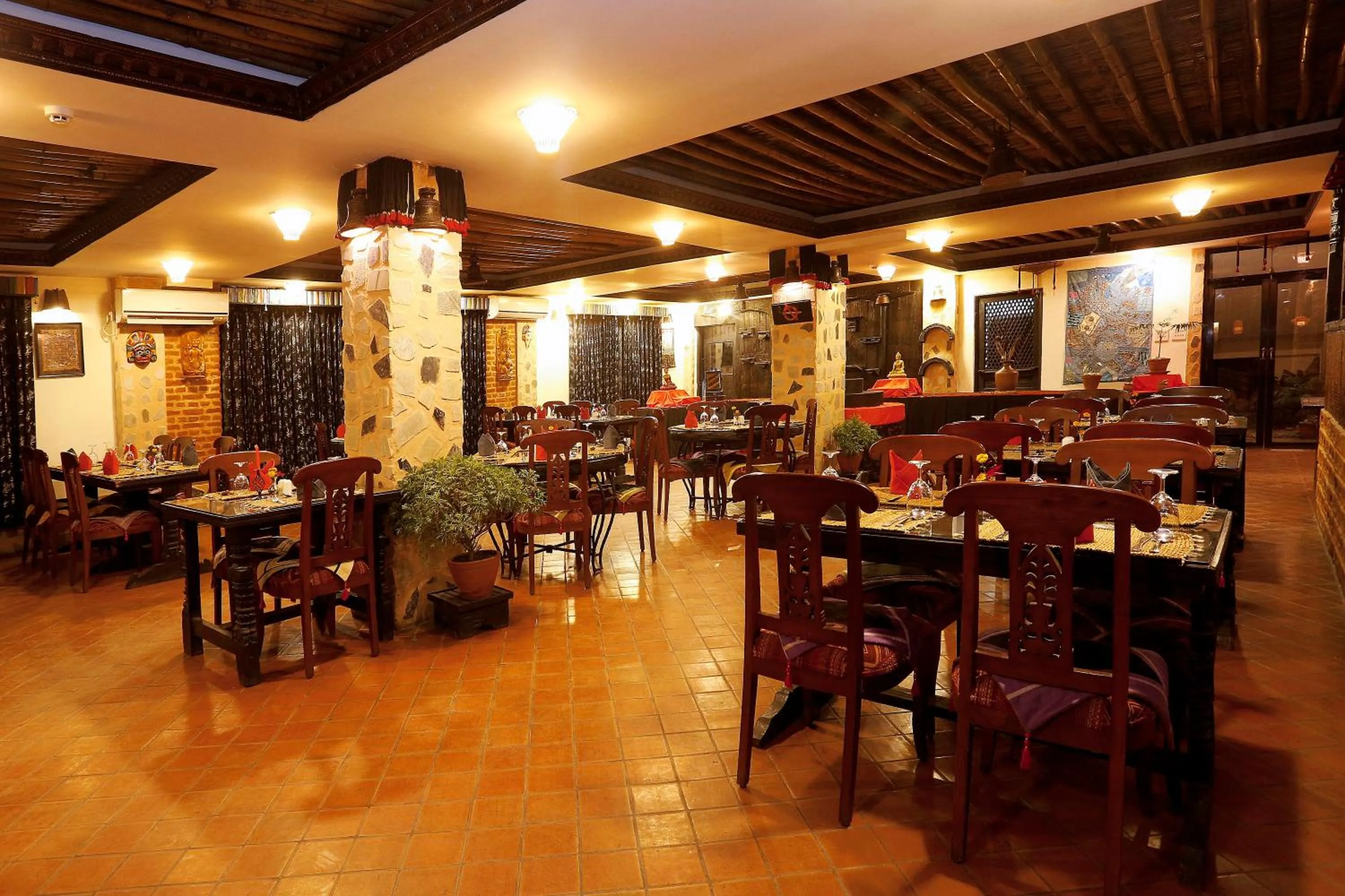 Restaurant/places to eat in Hotel Heritage