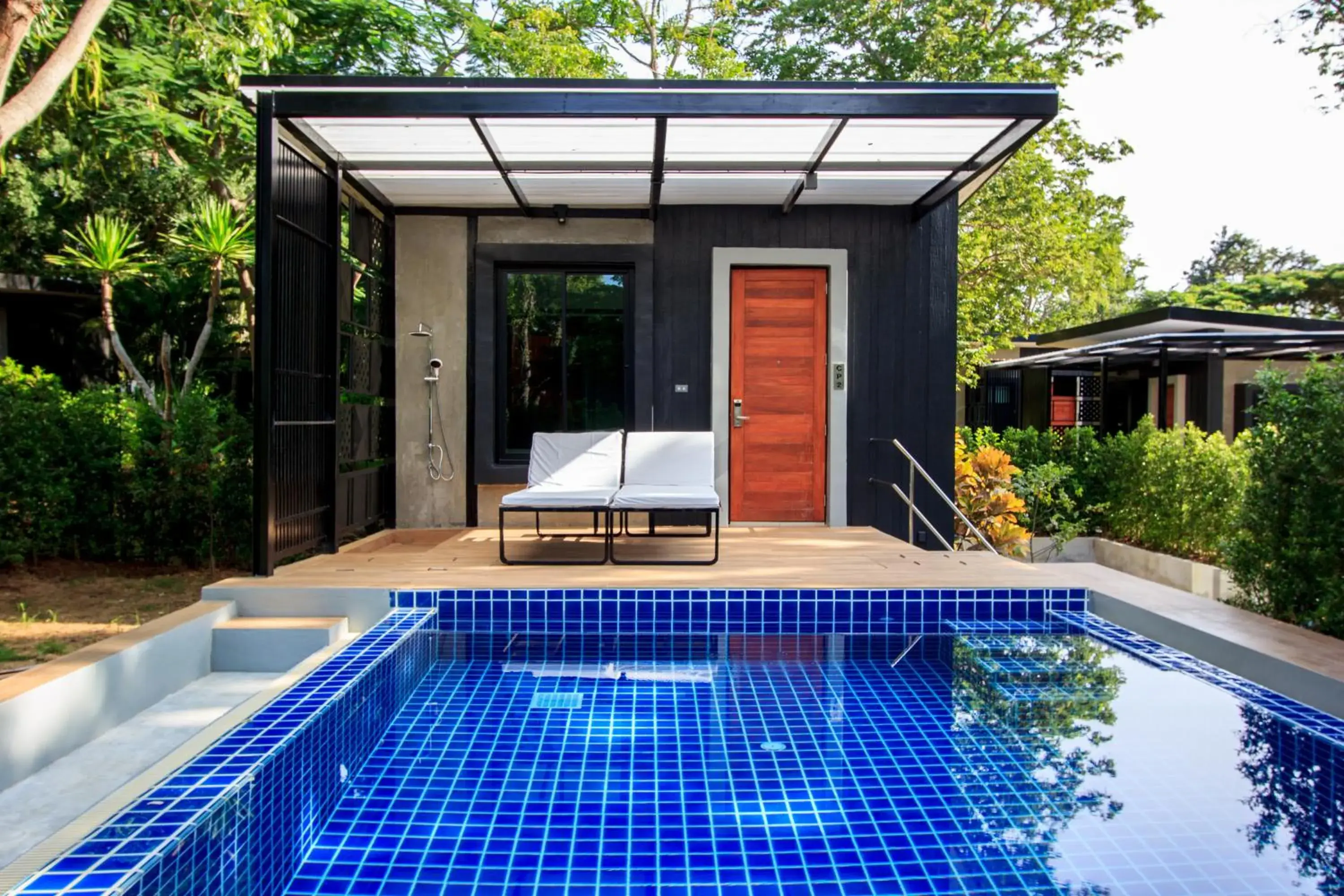 Swimming pool in Sunshine Paradise Resort Swimming pool in Sunshine Paradise Resort