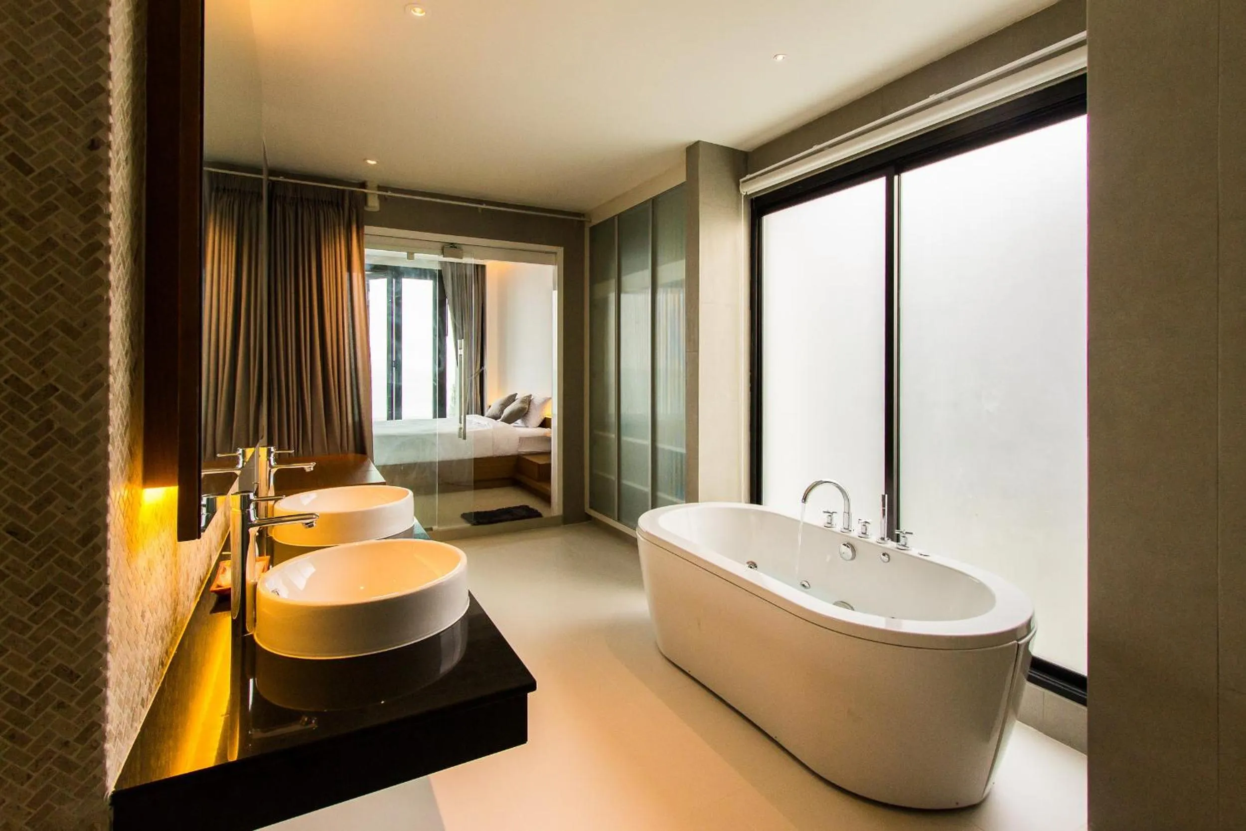 Toilet, Bed in Sunshine Paradise Resort