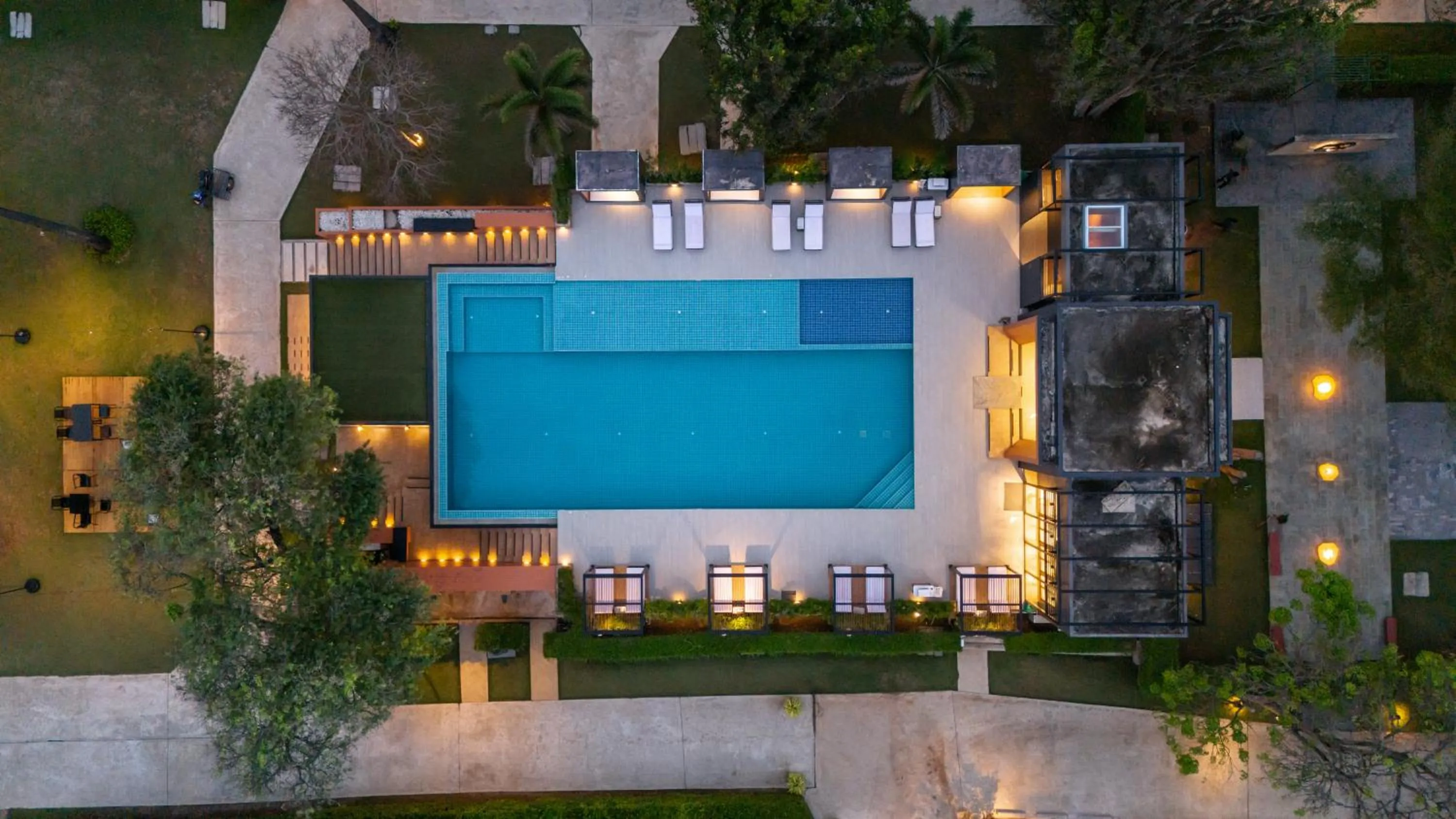 Swimming pool in Sunshine Paradise Resort