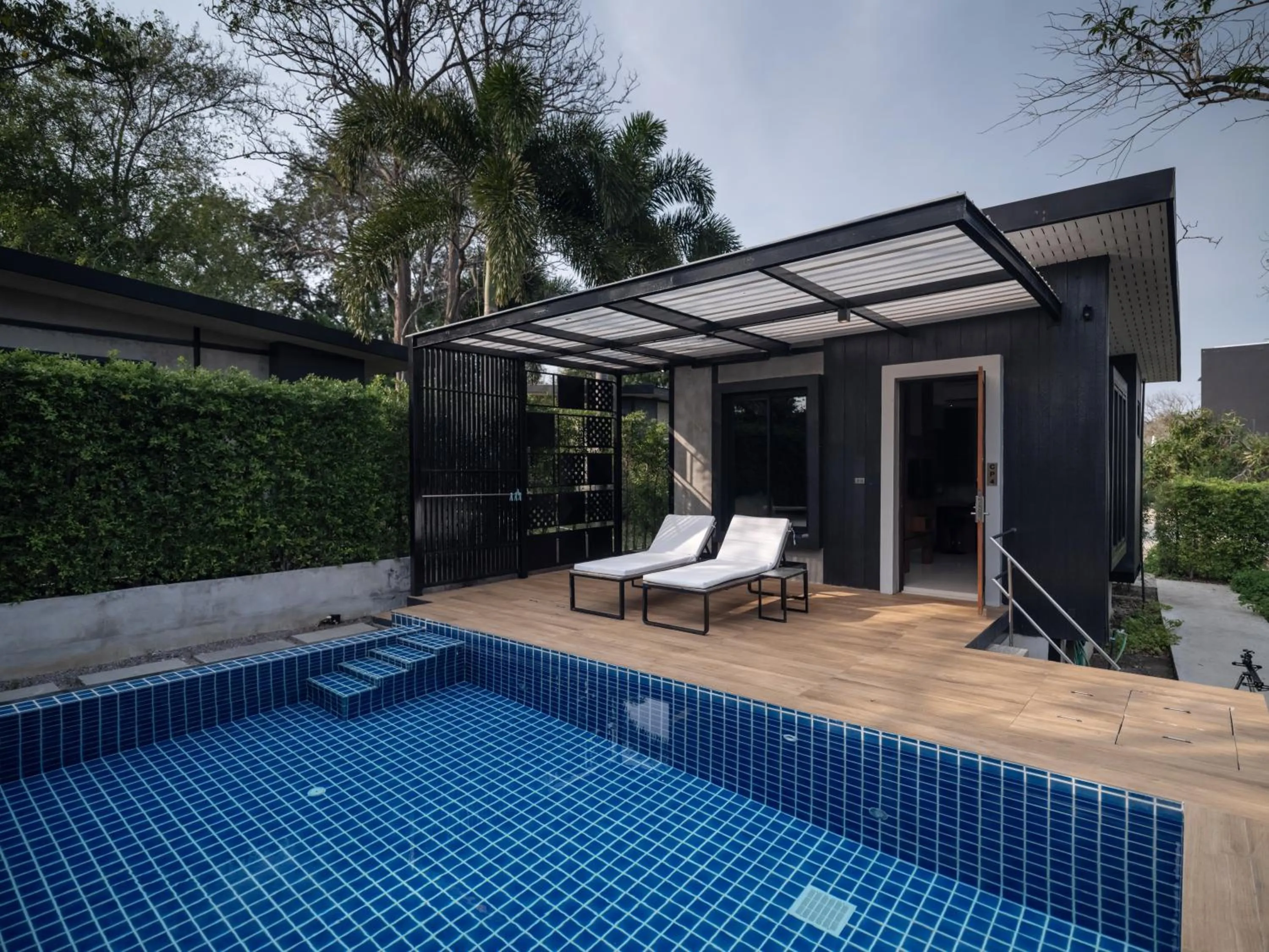 Swimming pool in Sunshine Paradise Resort