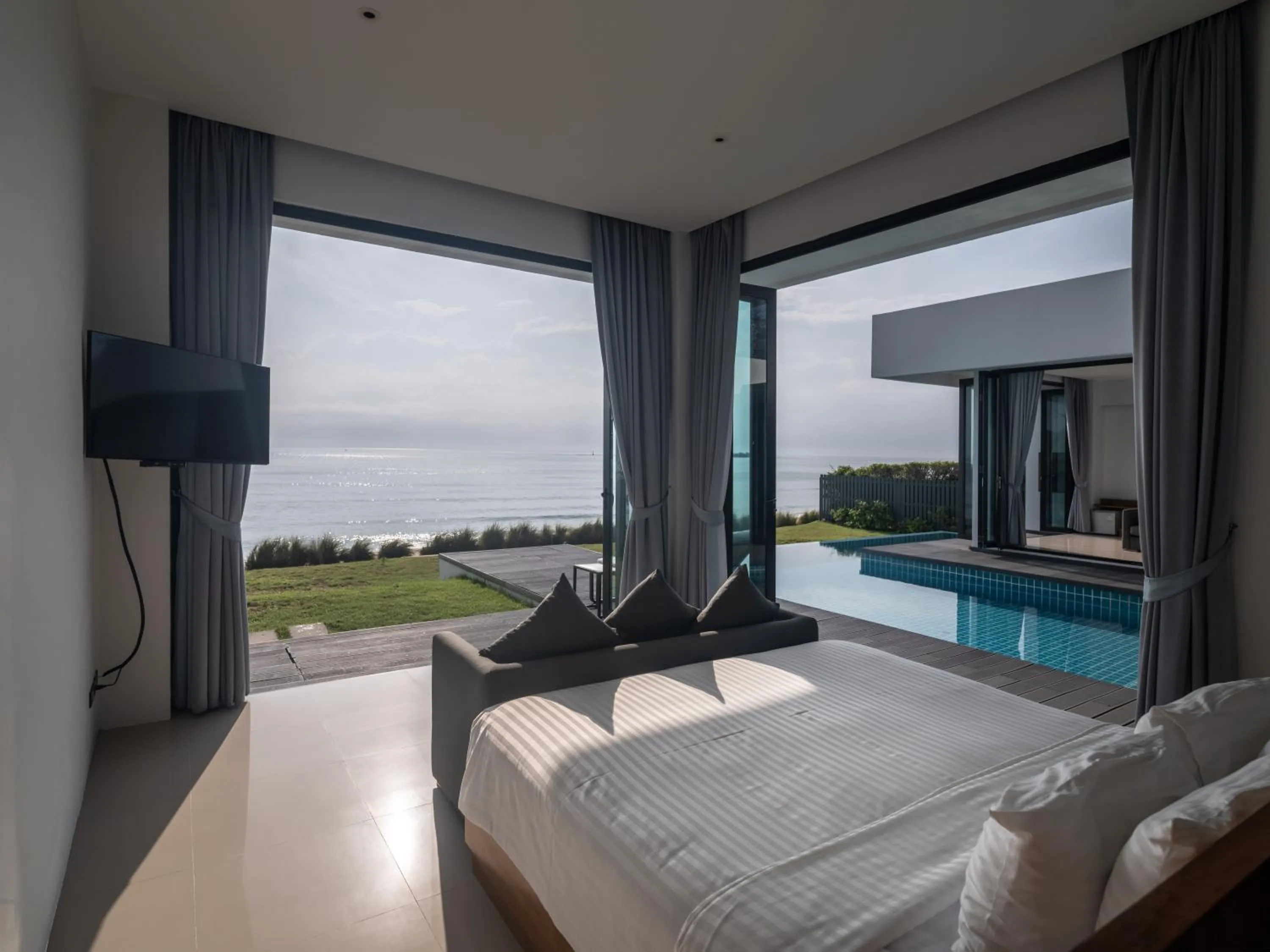 Bedroom, Bed in Sunshine Paradise Resort