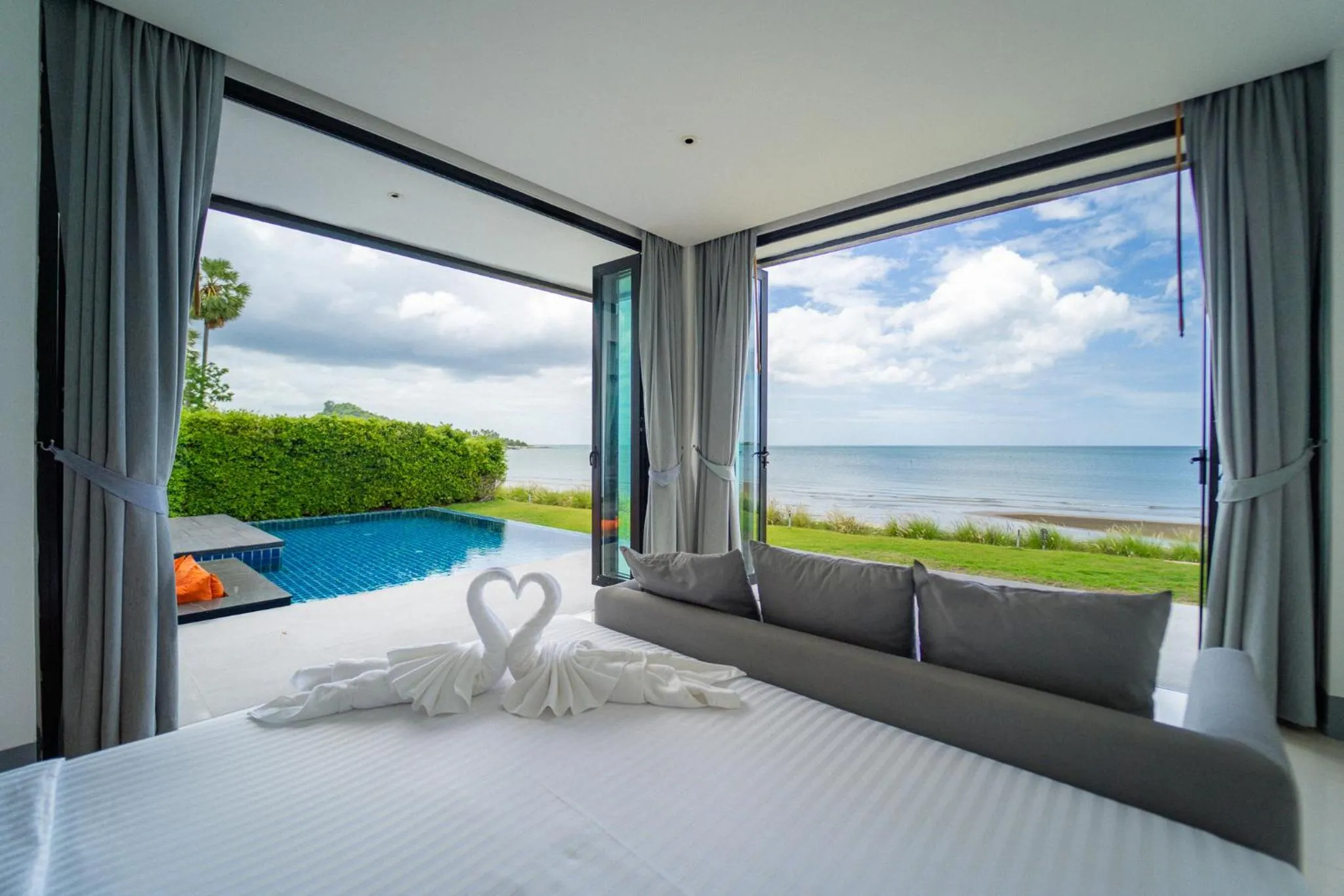 Bed in Sunshine Paradise Resort