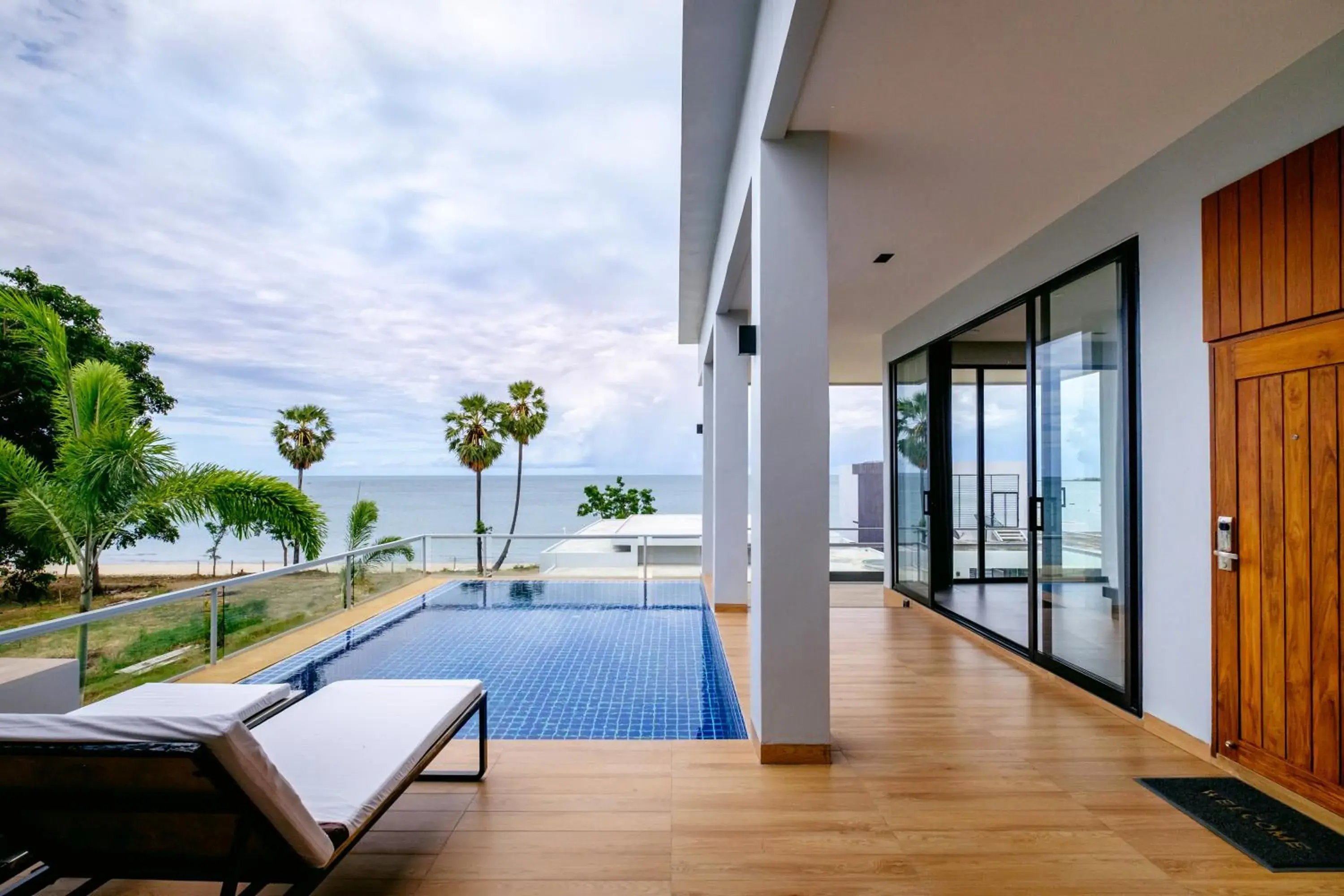 Pool view in Sunshine Paradise Resort Pool view in Sunshine Paradise Resort