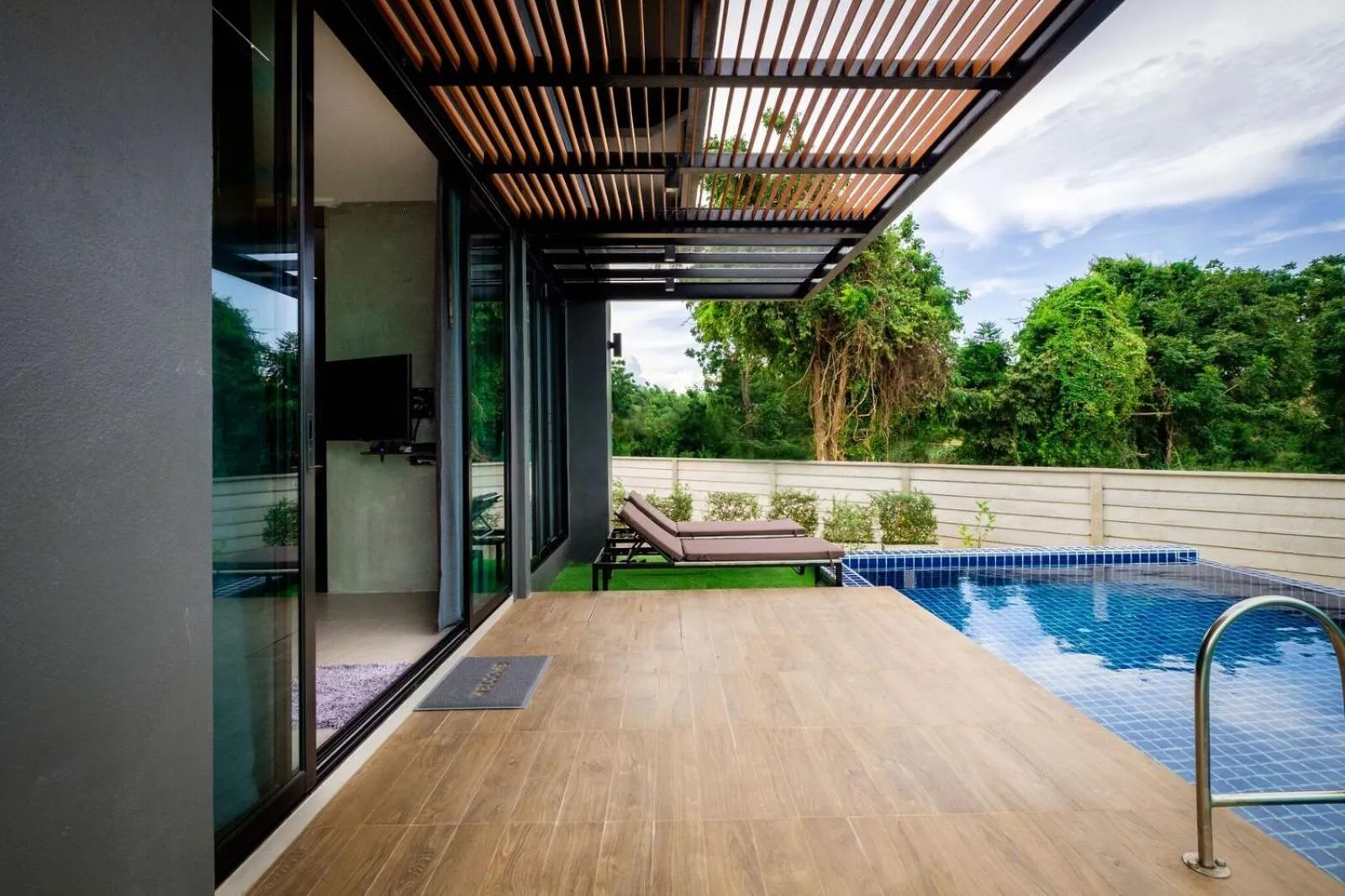 Balcony/Terrace in Sunshine Paradise Resort