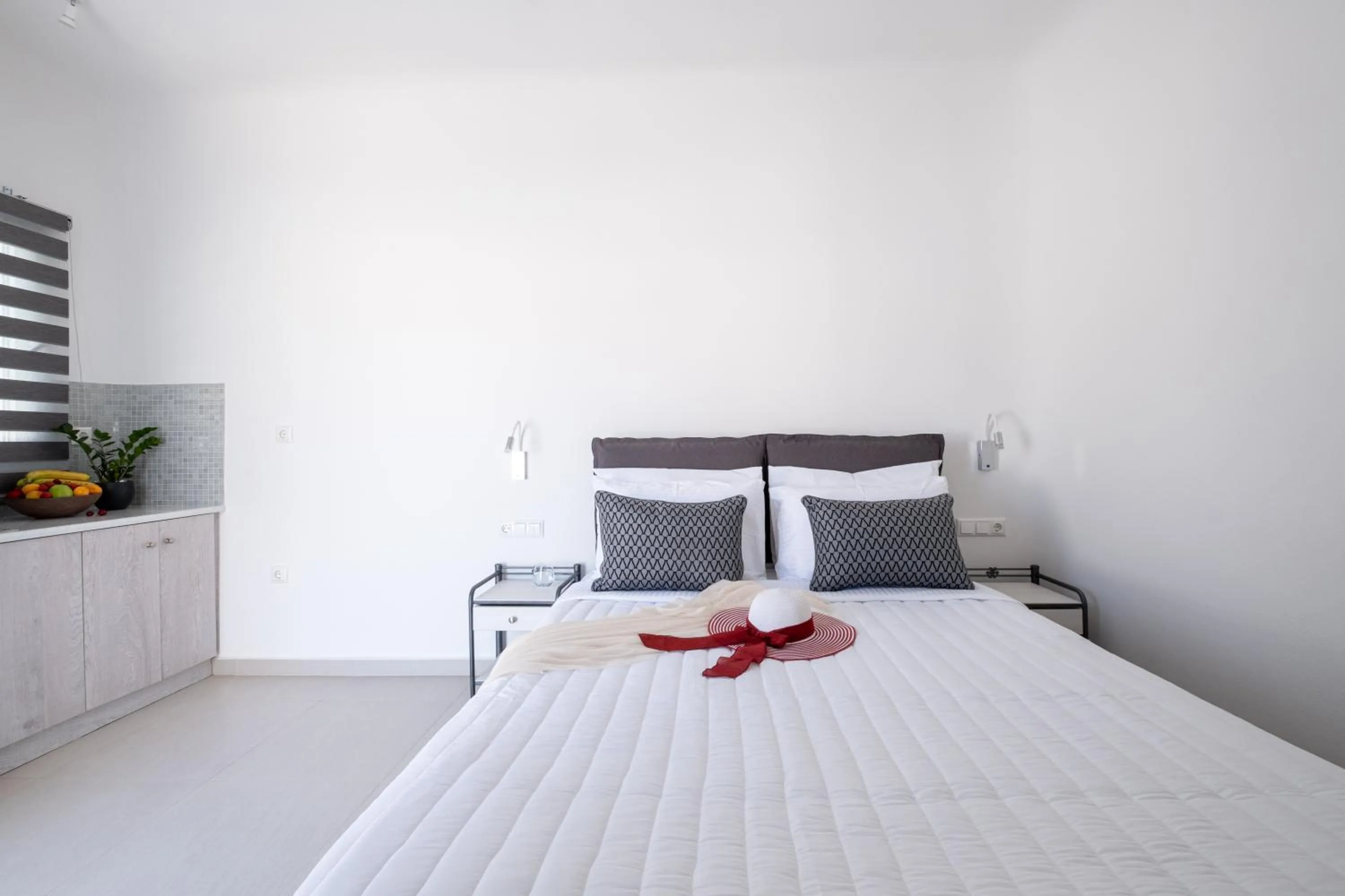 Photo of the whole room, Bed in Santoterra Antigua Suites