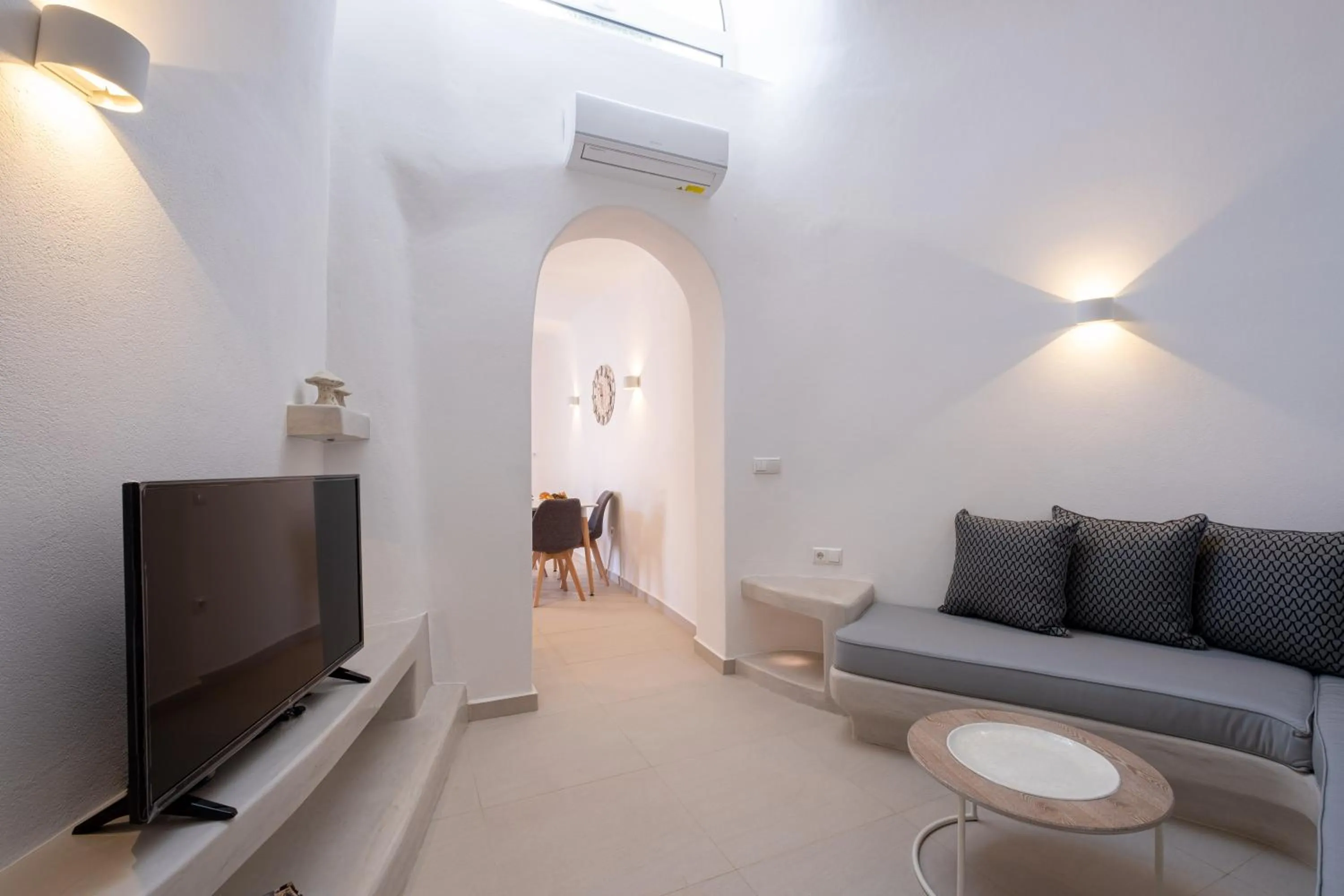 TV and multimedia in Santoterra Antigua Suites