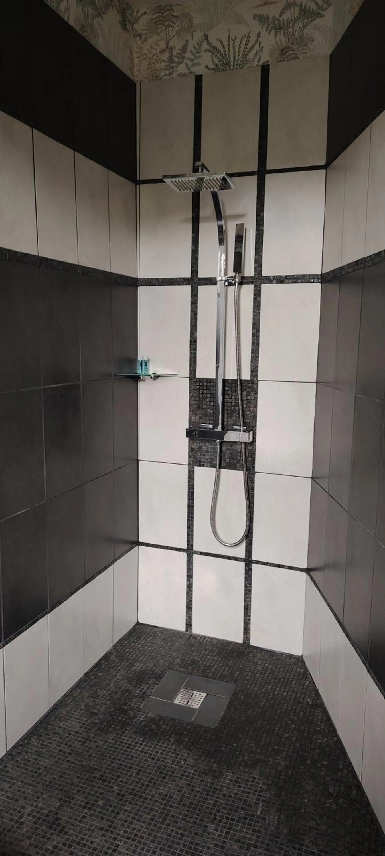 Shower in La Passagere