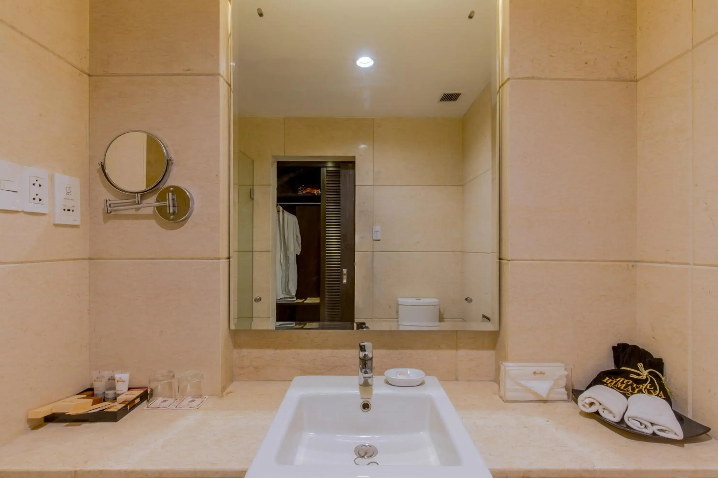 Bathroom in Hotel Himalaya Bathroom in Hotel Himalaya