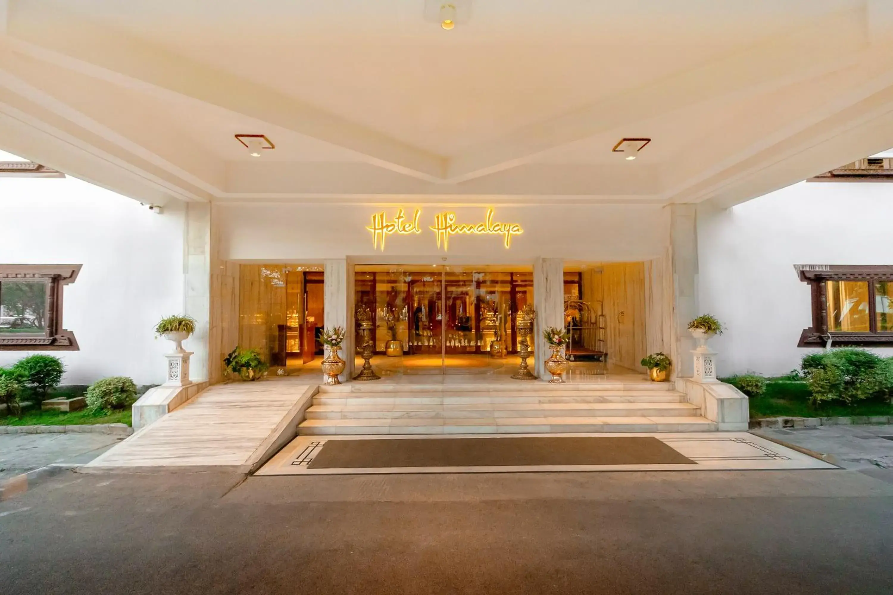 Facade/entrance in Hotel Himalaya Facade/entrance in Hotel Himalaya