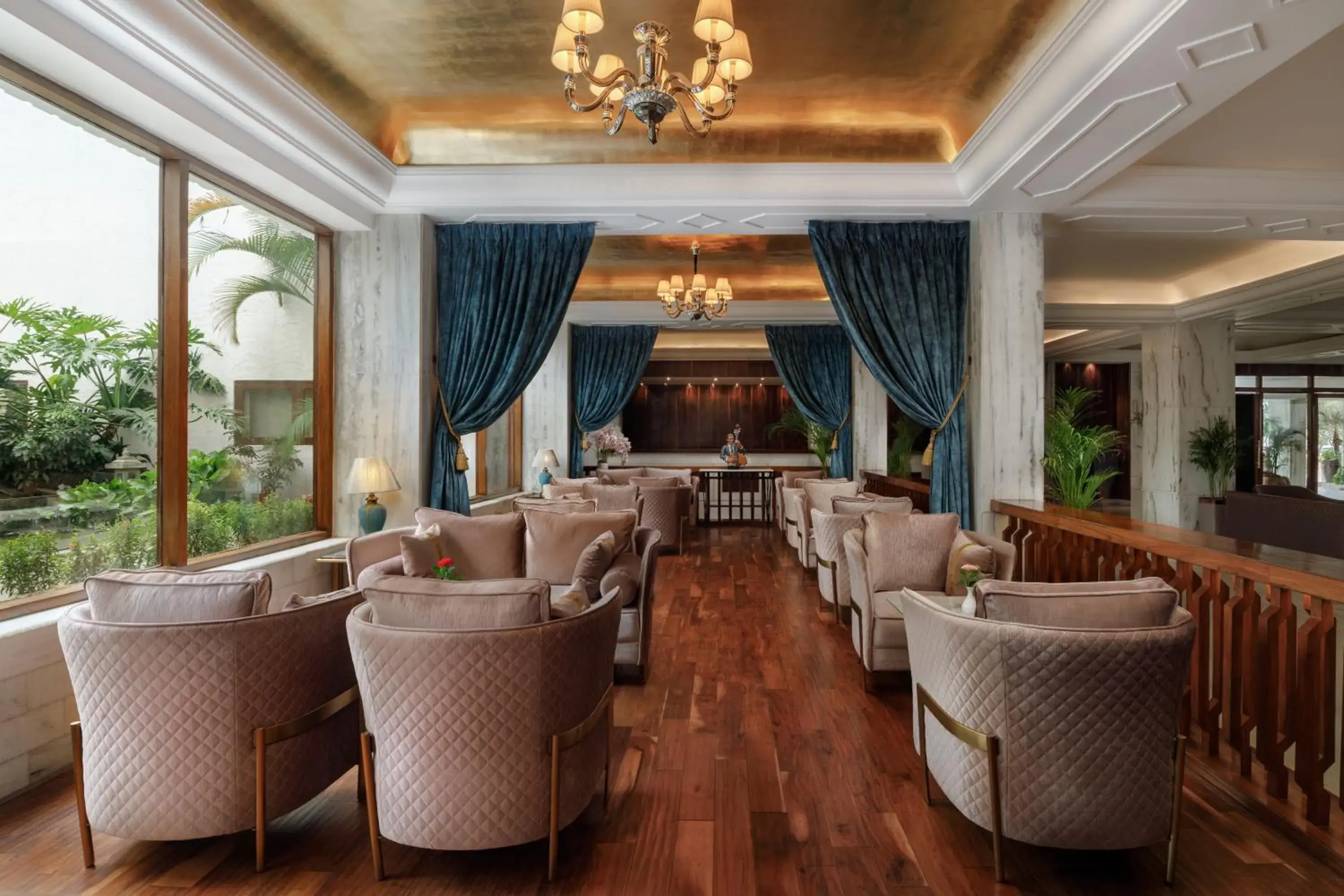 Lounge or bar in Hotel Himalaya Lounge or bar in Hotel Himalaya