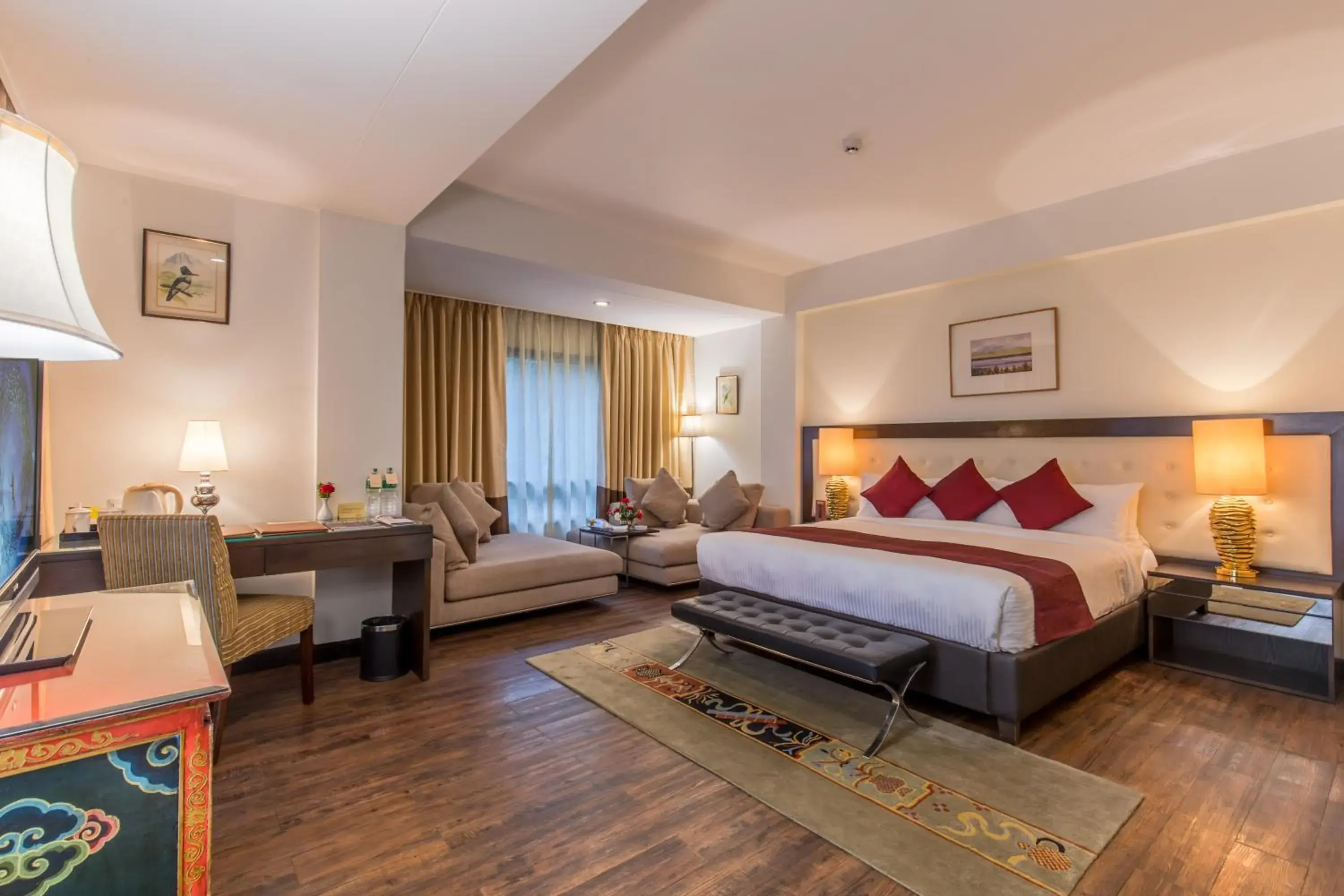 Junior Suite - Free Airport Pick and Drop in Hotel Himalaya Junior Suite - Free Airport Pick and Drop in Hotel Himalaya