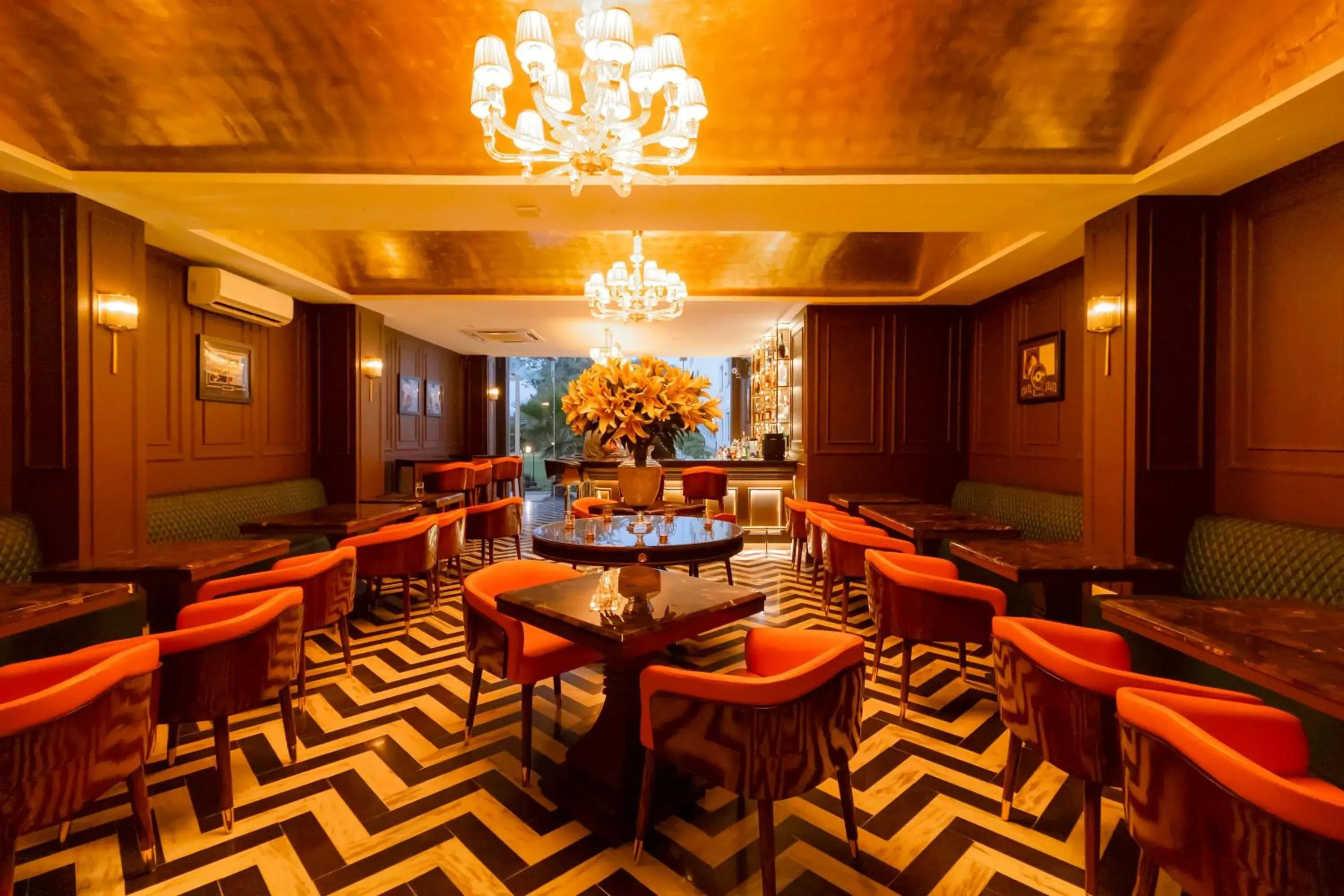 Lounge or bar in Hotel Himalaya Lounge or bar in Hotel Himalaya