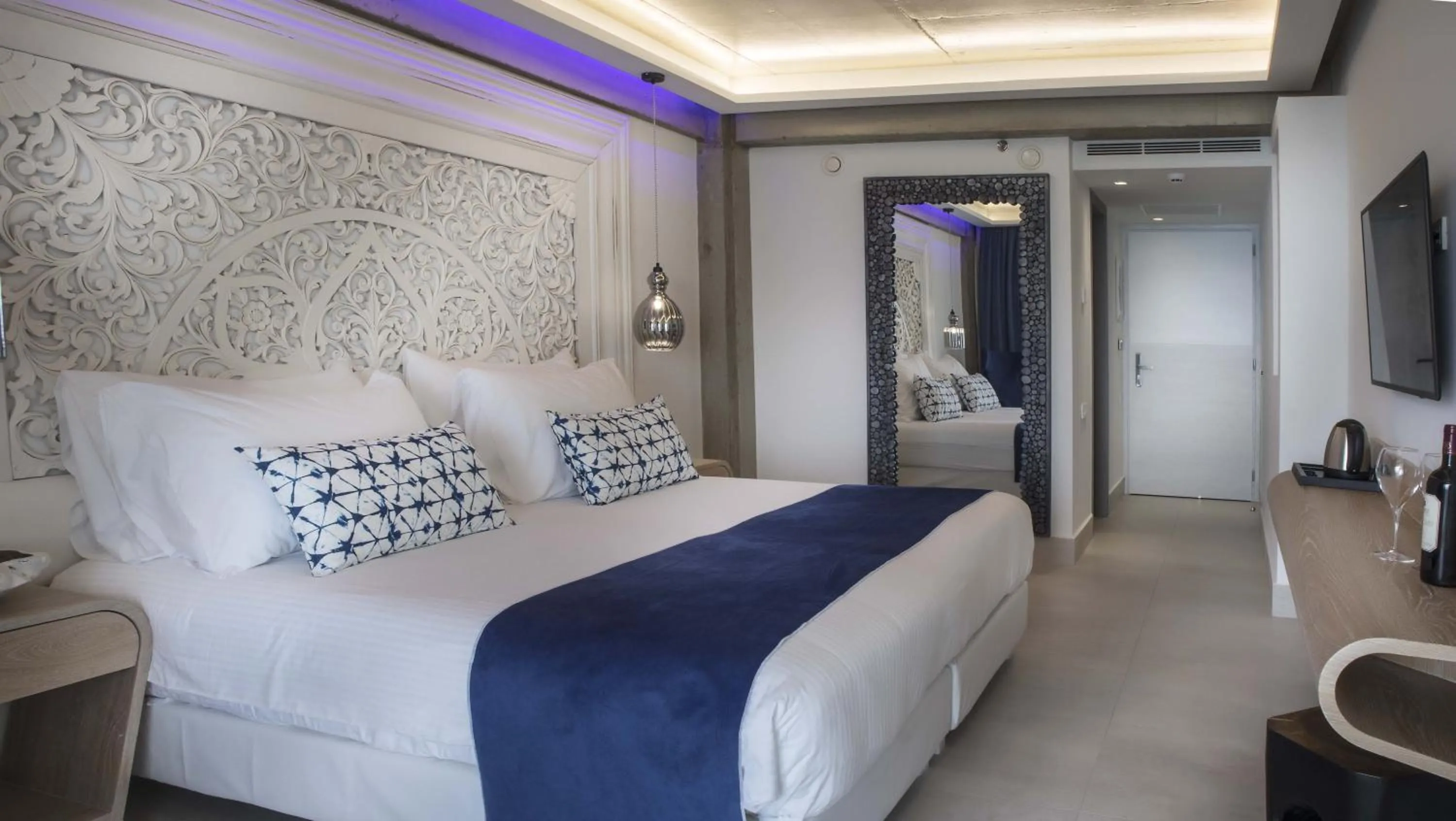 Bed in Glaros Royal Beach Hotel