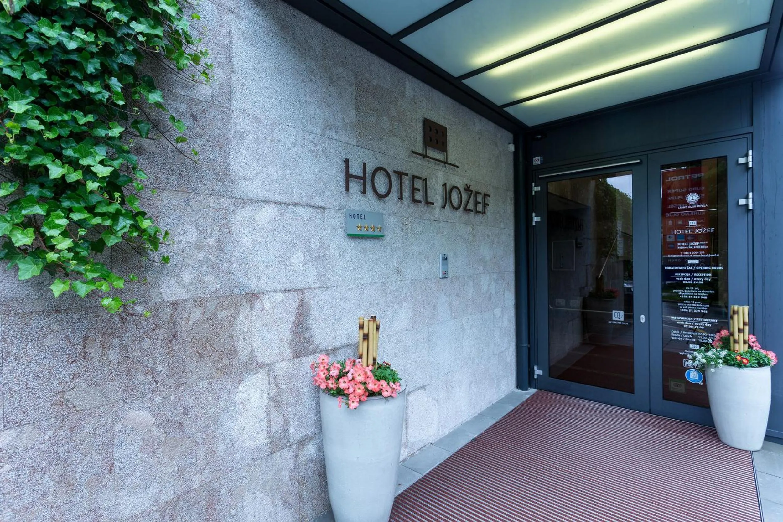Facade/entrance in Hotel Jozef