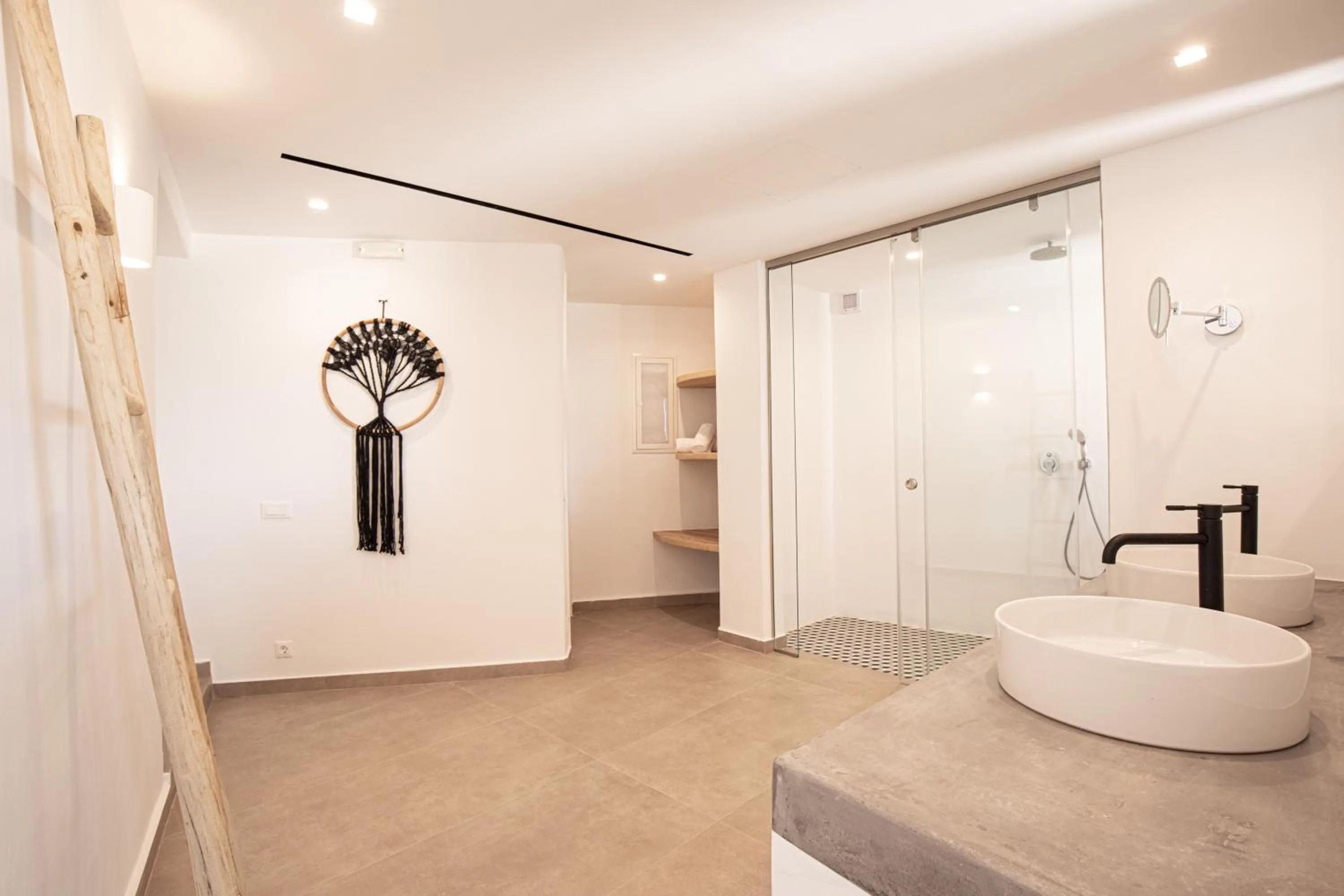 Toilet in Ikies of Mykonos