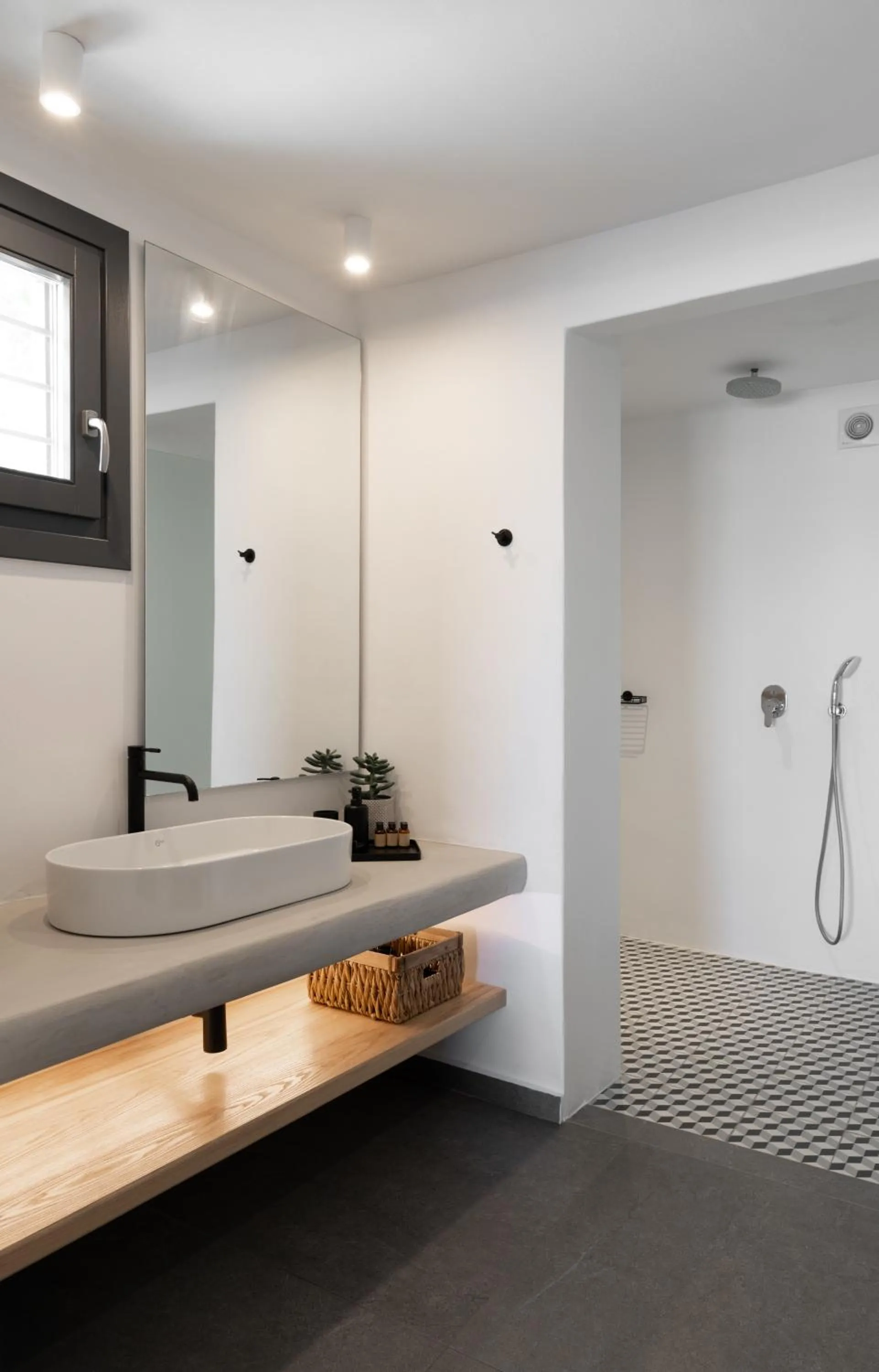 Shower in Ikies of Mykonos