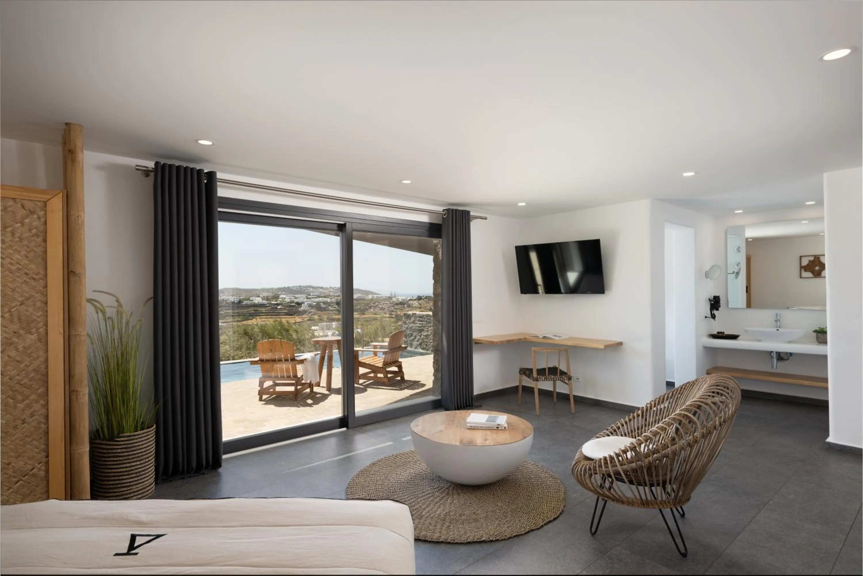 View (from property/room), Bed in Ikies of Mykonos