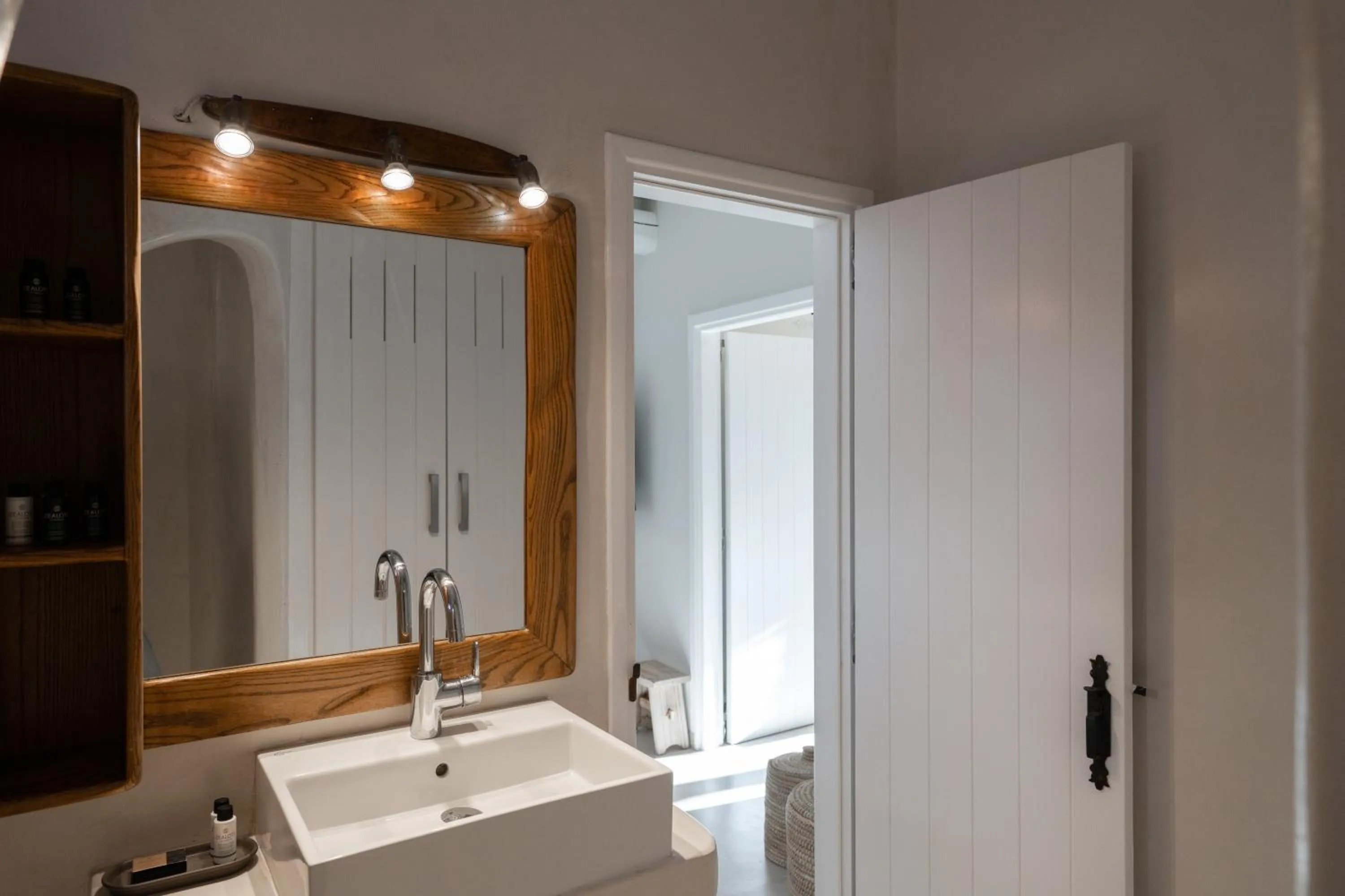 Bathroom in Ikies of Mykonos