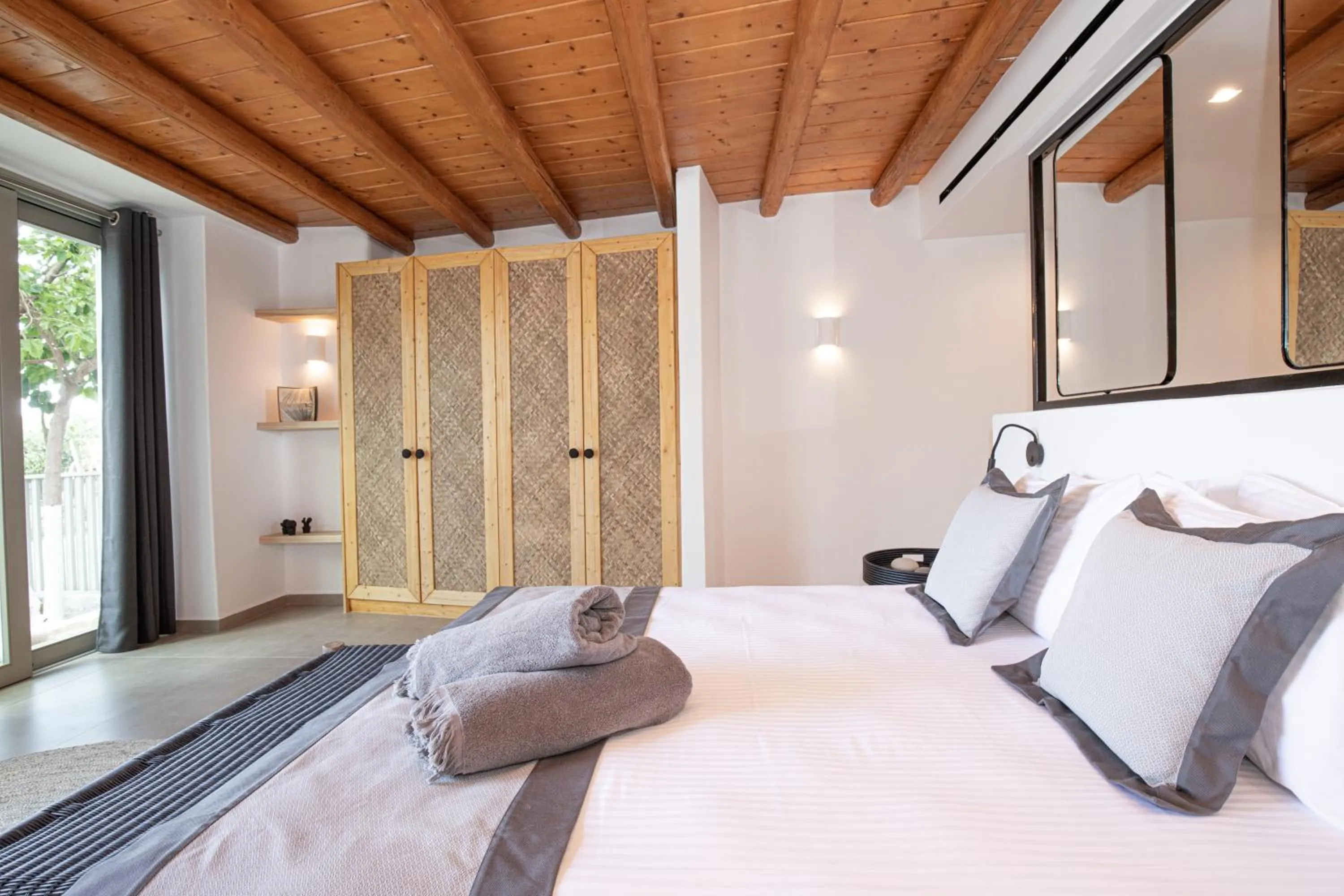 Photo of the whole room, Bed in Ikies of Mykonos