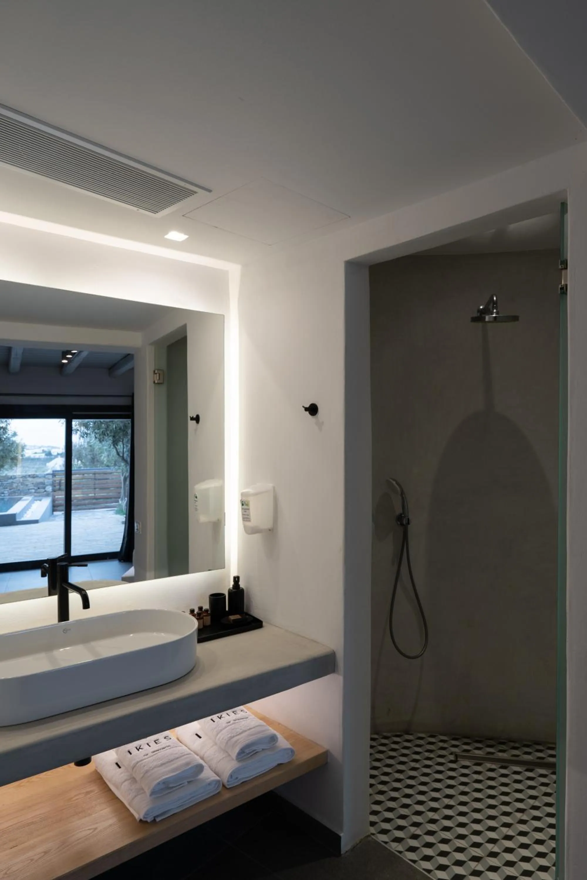 Shower, Bed in Ikies of Mykonos